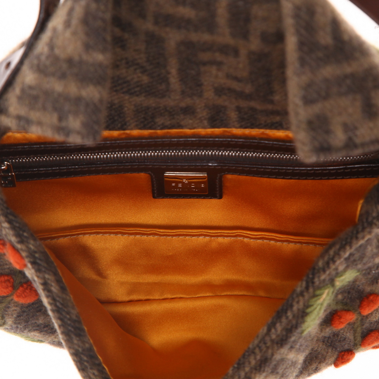 Bolso de mano Fendi  Baguette en lana marrón - Detail D3