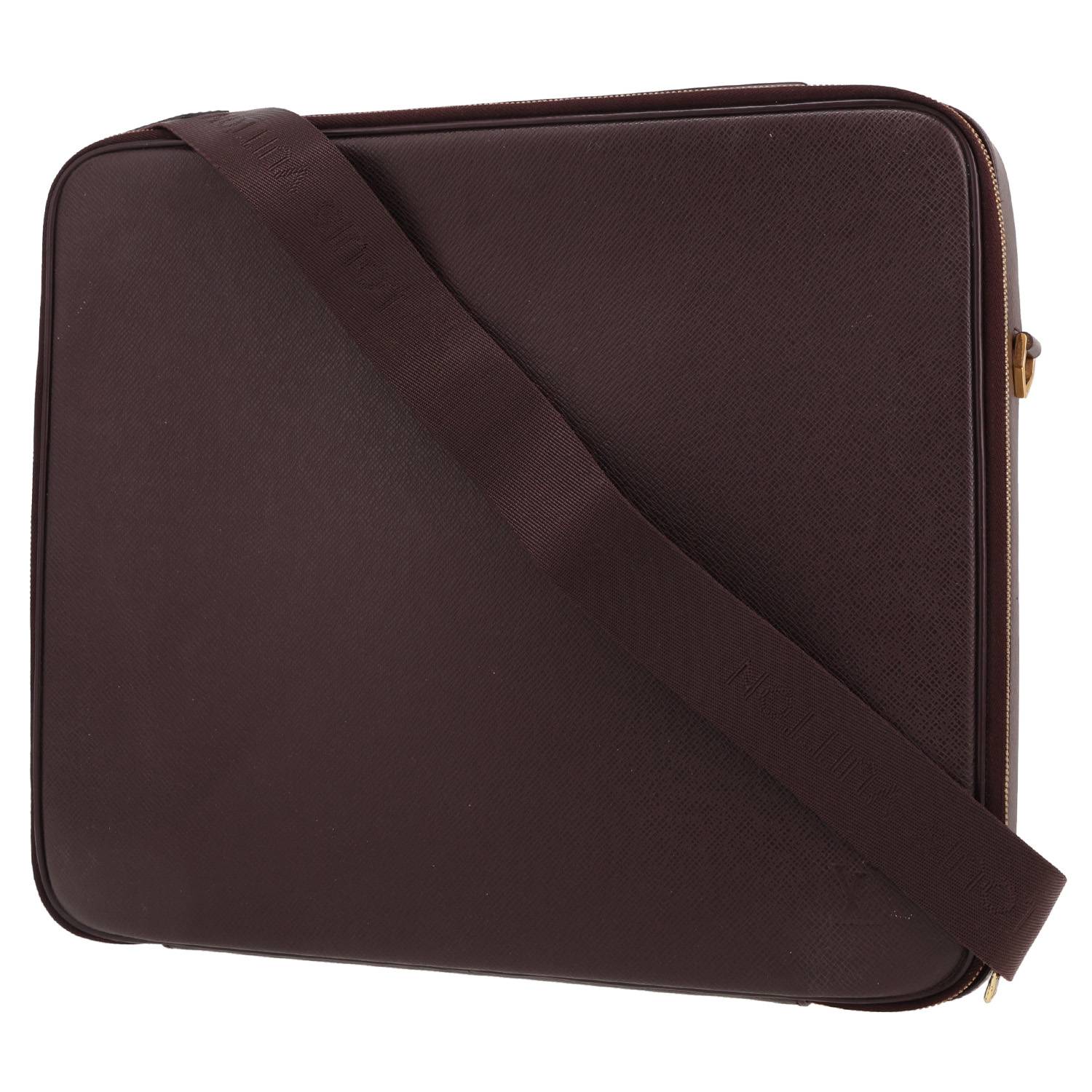 Porte-documents Louis Vuitton Taiga marron occasion Porte-documents Louis Vuitton Taiga marron occasion