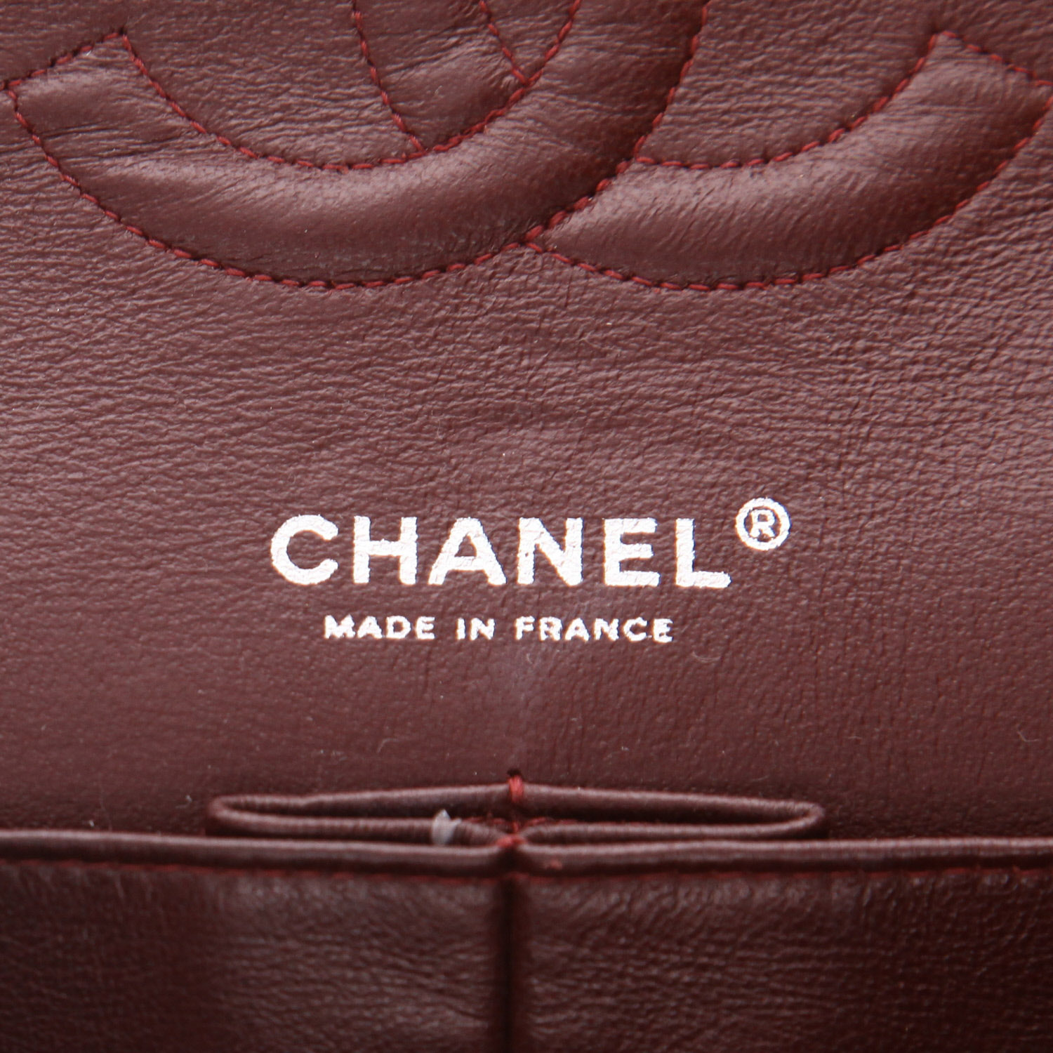 Bolso de mano Chanel  Timeless Classic en cuero acolchado negro - Detail D2