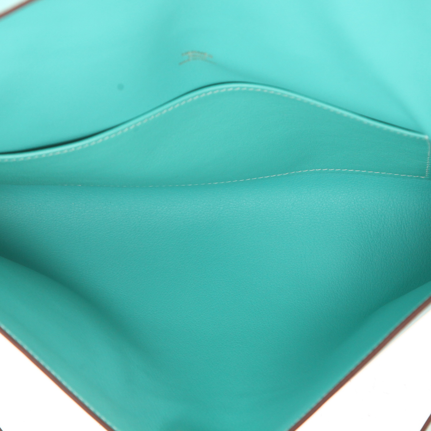 Hermès  Kelly Cut pouch  in blue Swift leather - Detail D3