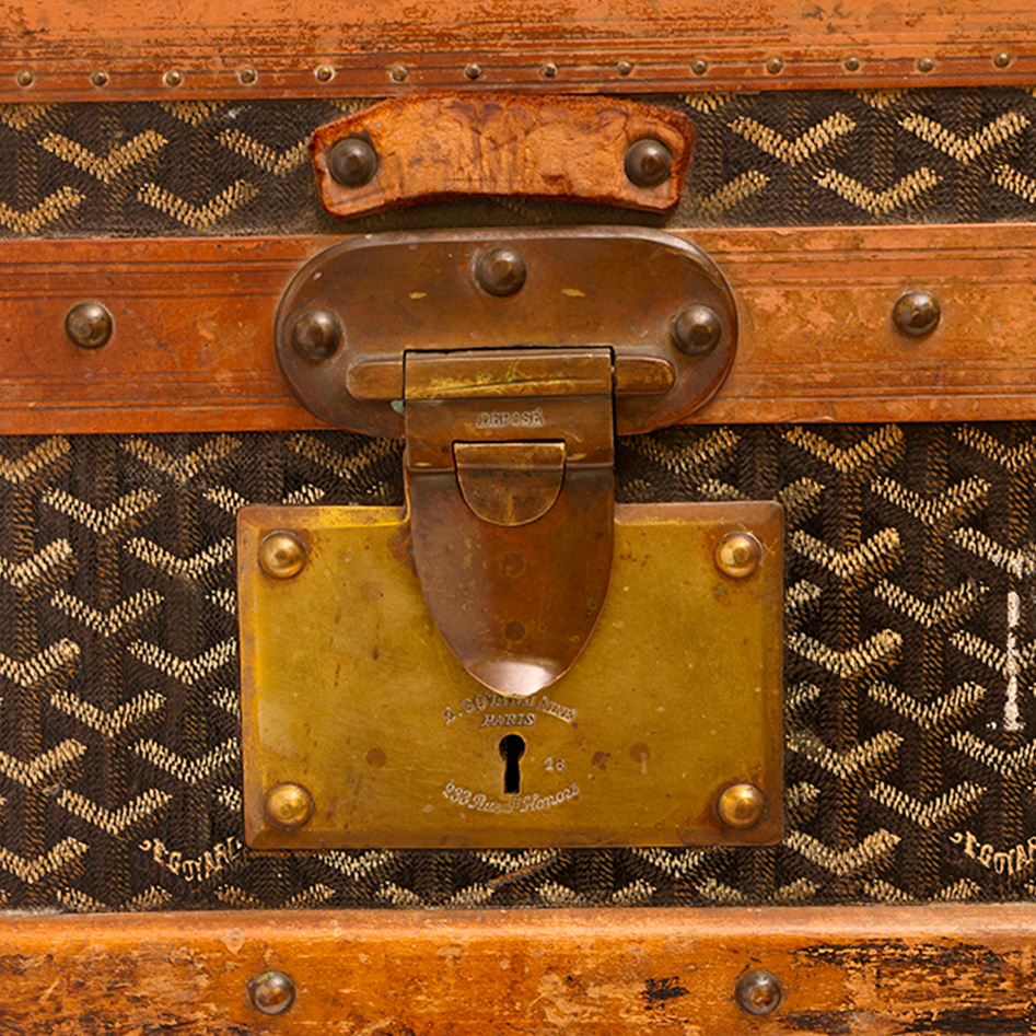 Goyard  Malle trunk  in black Goyard canvas  and wood - Detail D5