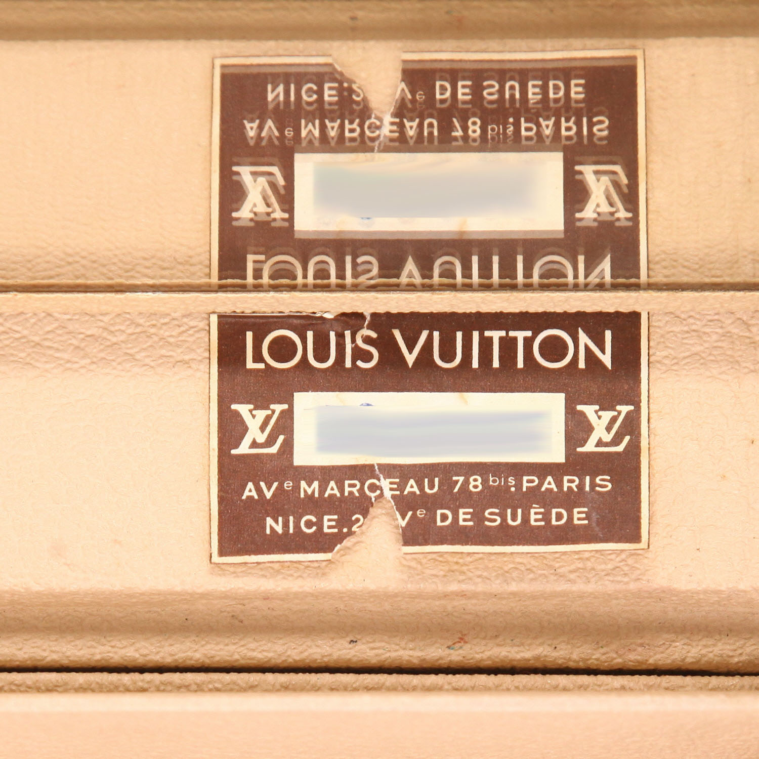 Louis Vuitton  Boîte à Pharmacie vanity case  in brown monogram canvas  and brown lozine (vulcanised fibre) - Detail D3