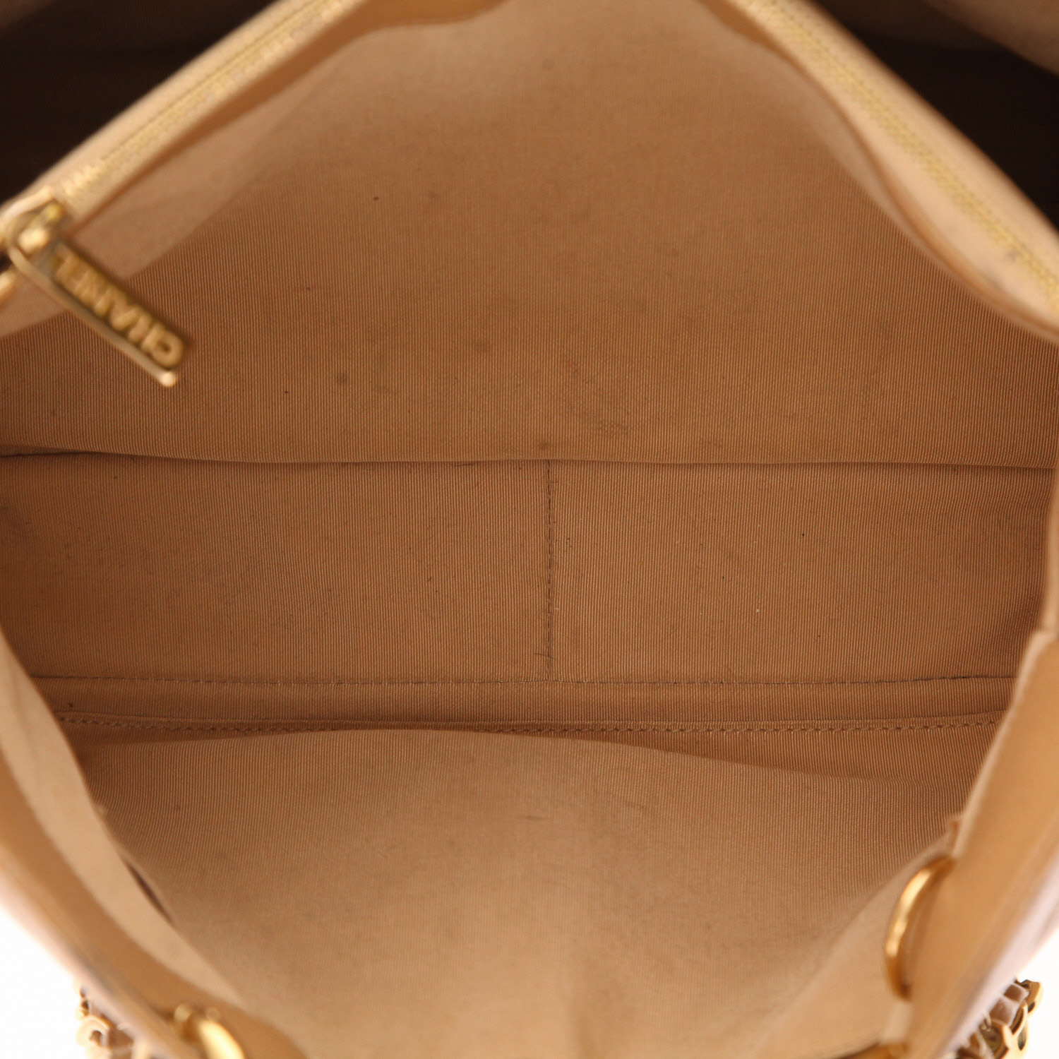 Chanel  Shopping GST handbag  in beige quilted grained leather - Detail D4