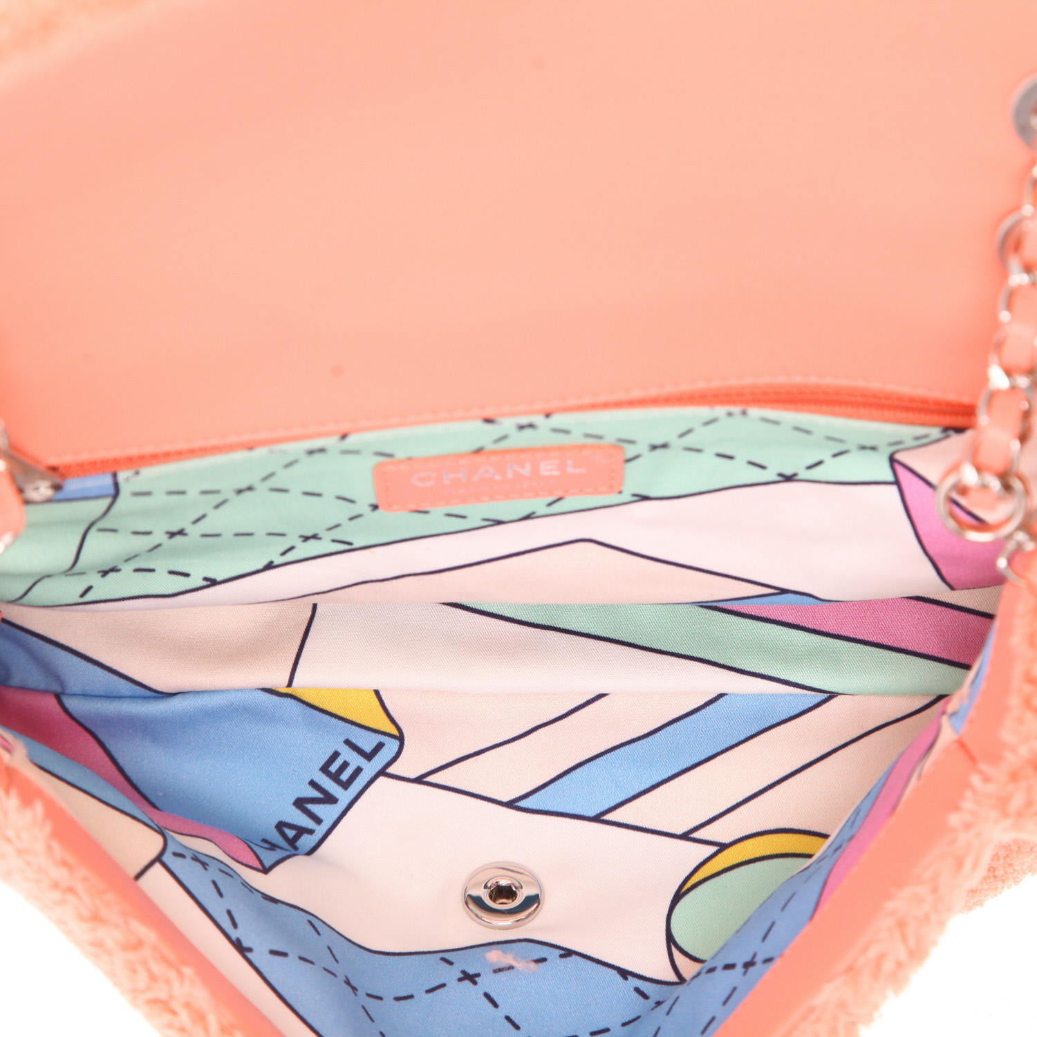 Chanel  Timeless handbag  in pink terry fabric - Detail D3