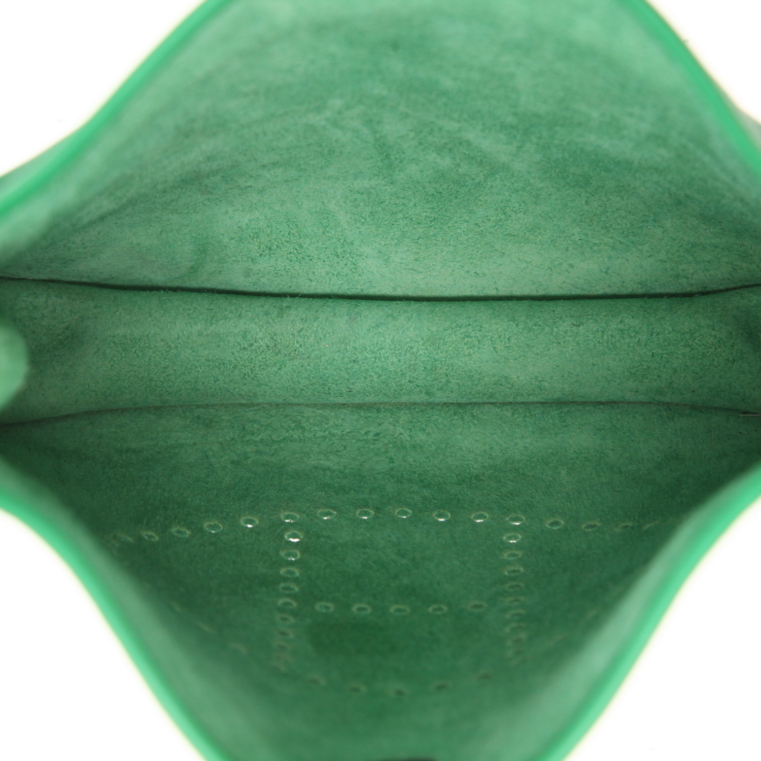 Hermès  Evelyne III shoulder bag  in green Bamboo togo leather - Detail D3