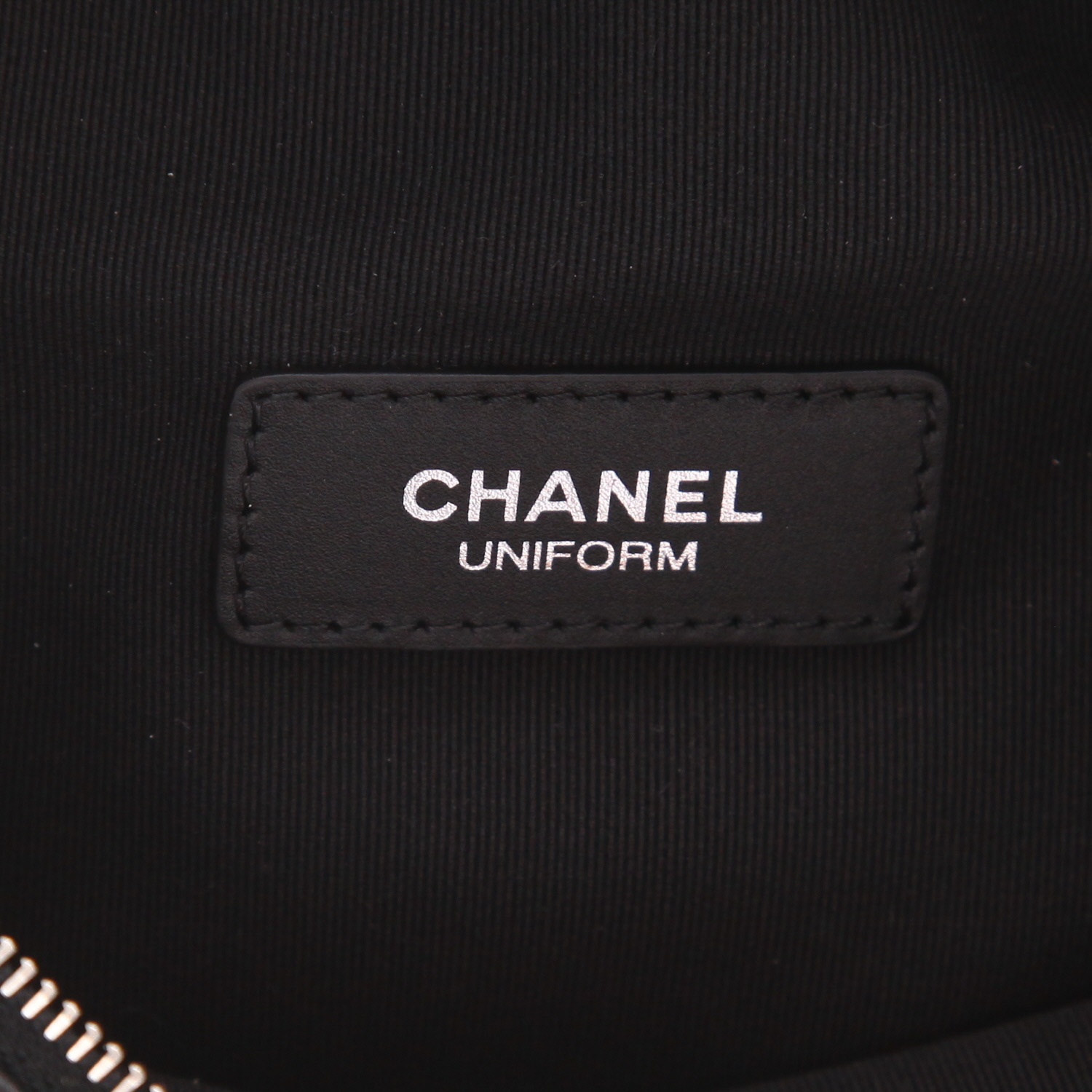 Bolsito-cinturón Chanel  Pochette ceinture en cuero acolchado negro - Detail D2