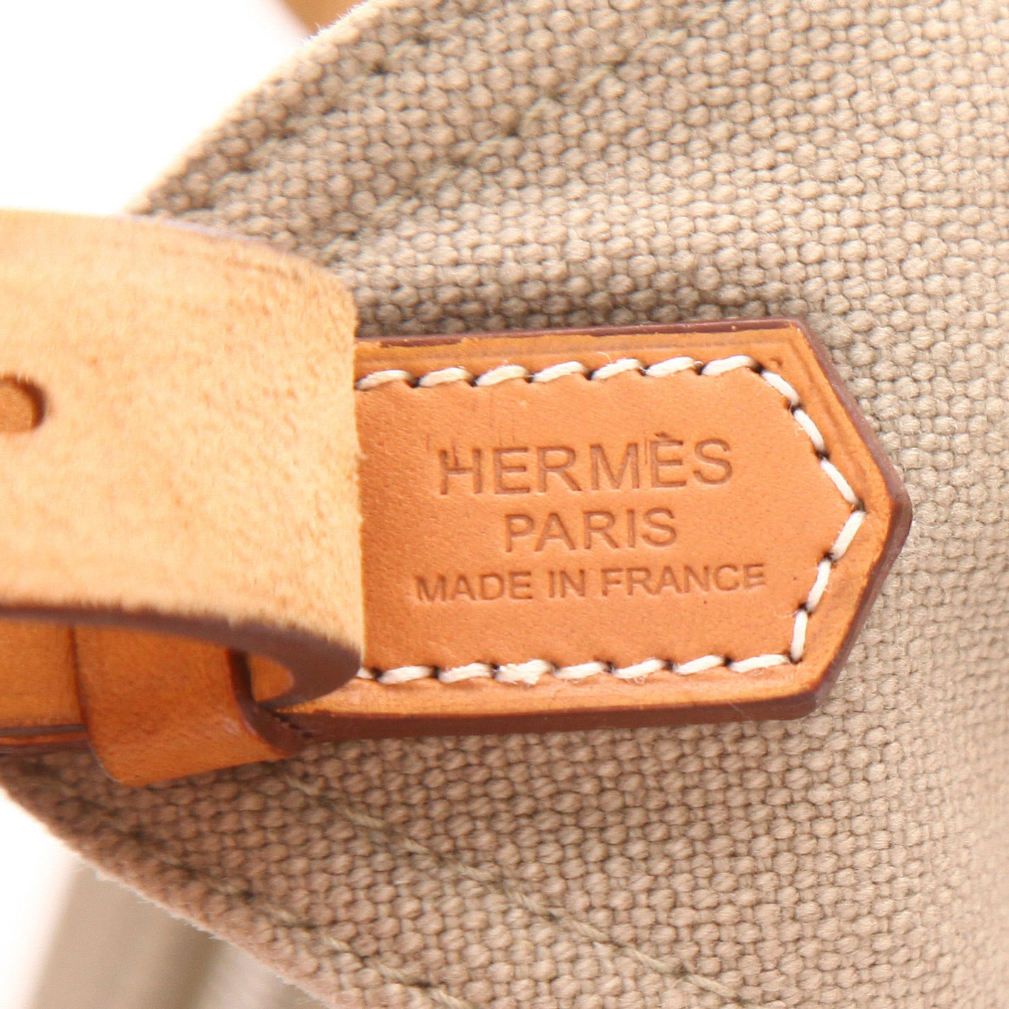 Hermès  Marwari shoulder bag  in beige canvas  and natural leather - Detail D2