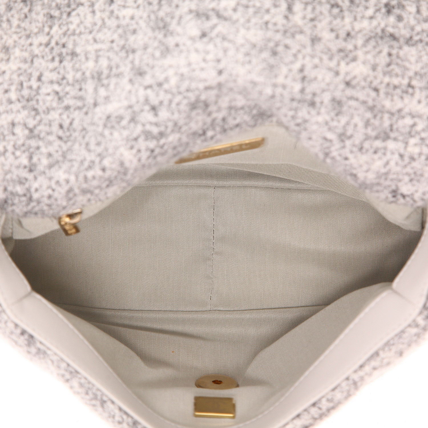 Sac à main Chanel  19 en tweed gris - Detail D3