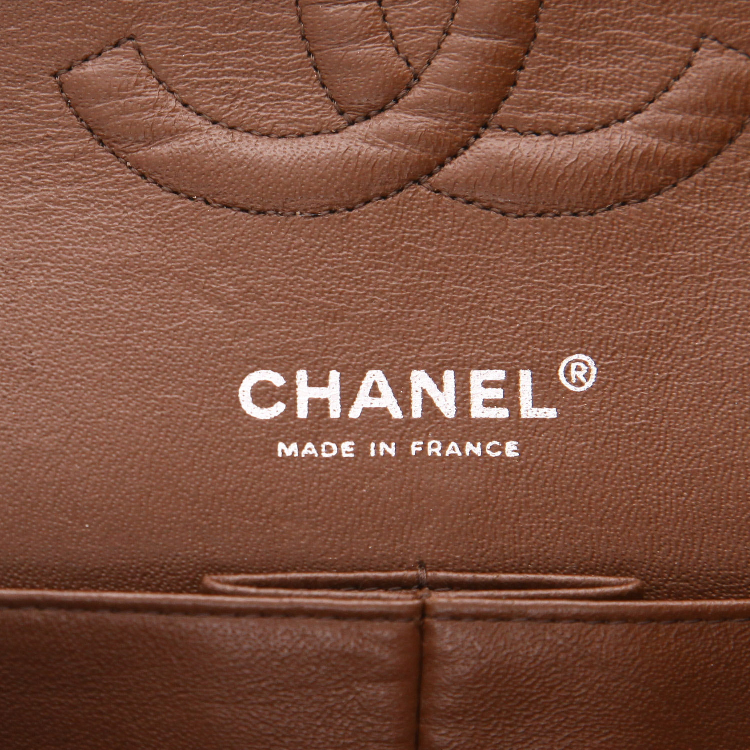 Chanel  Timeless Classic handbag  in brown quilted leather - Detail D2