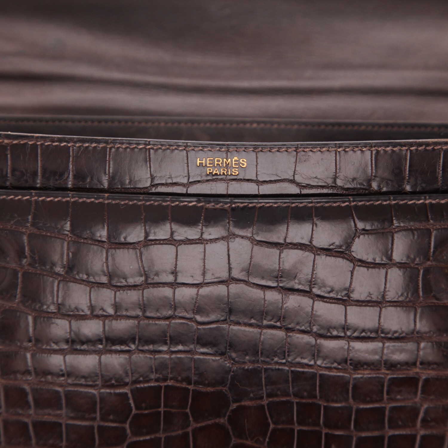Hermès  Vintage handbag  in brown crocodile - Detail D2