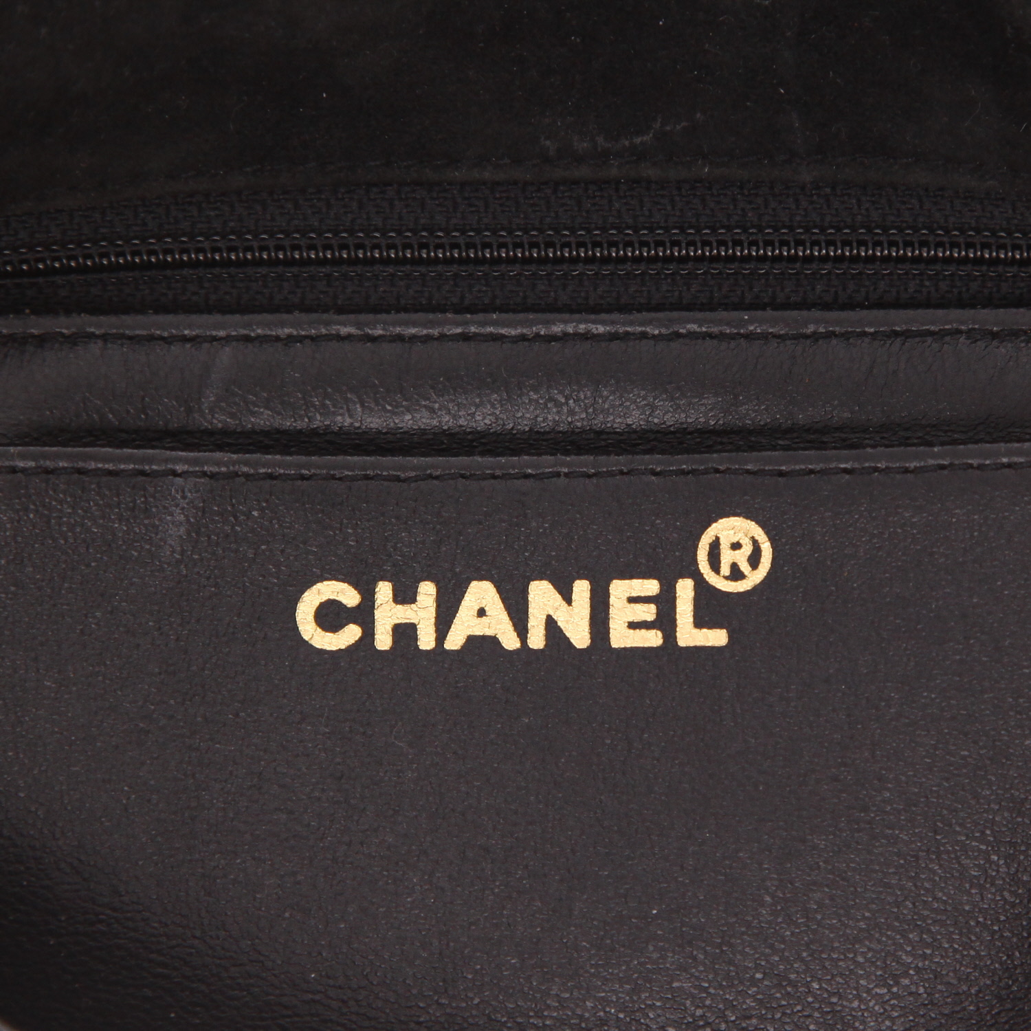 Sac bandoulière Chanel  Diana en Veau velours noir - Detail D2