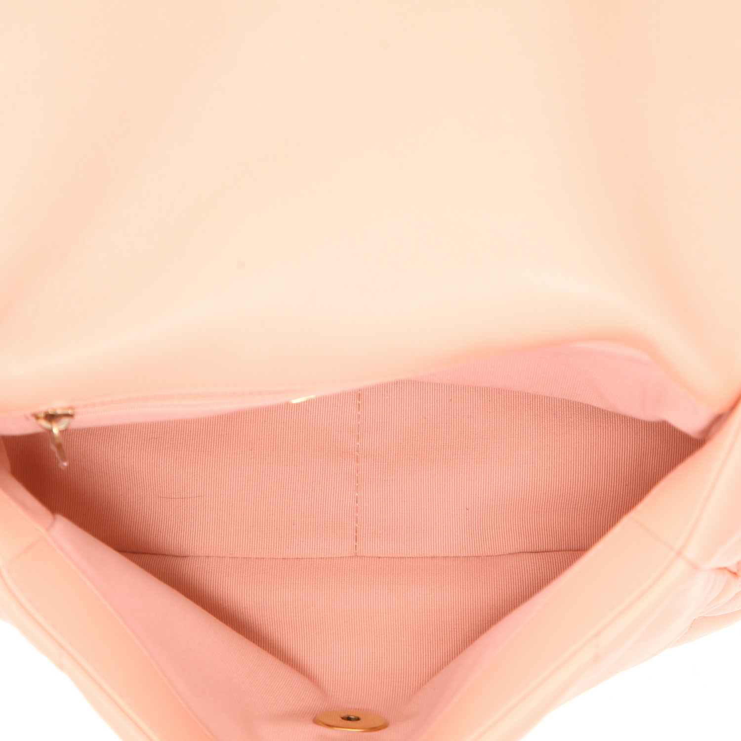 Bolso de mano Chanel  19 en cuero acolchado rosa - Detail D3