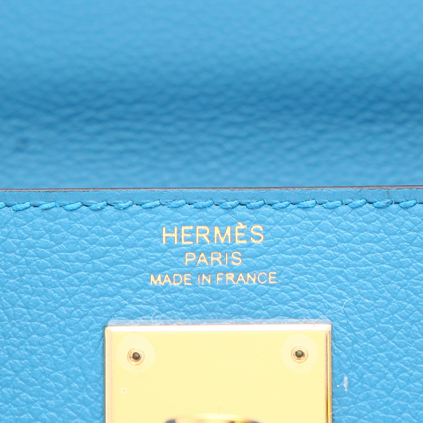 Bolso de mano Hermès  Kelly 28 cm en cuero Evergrain azul - Detail D2