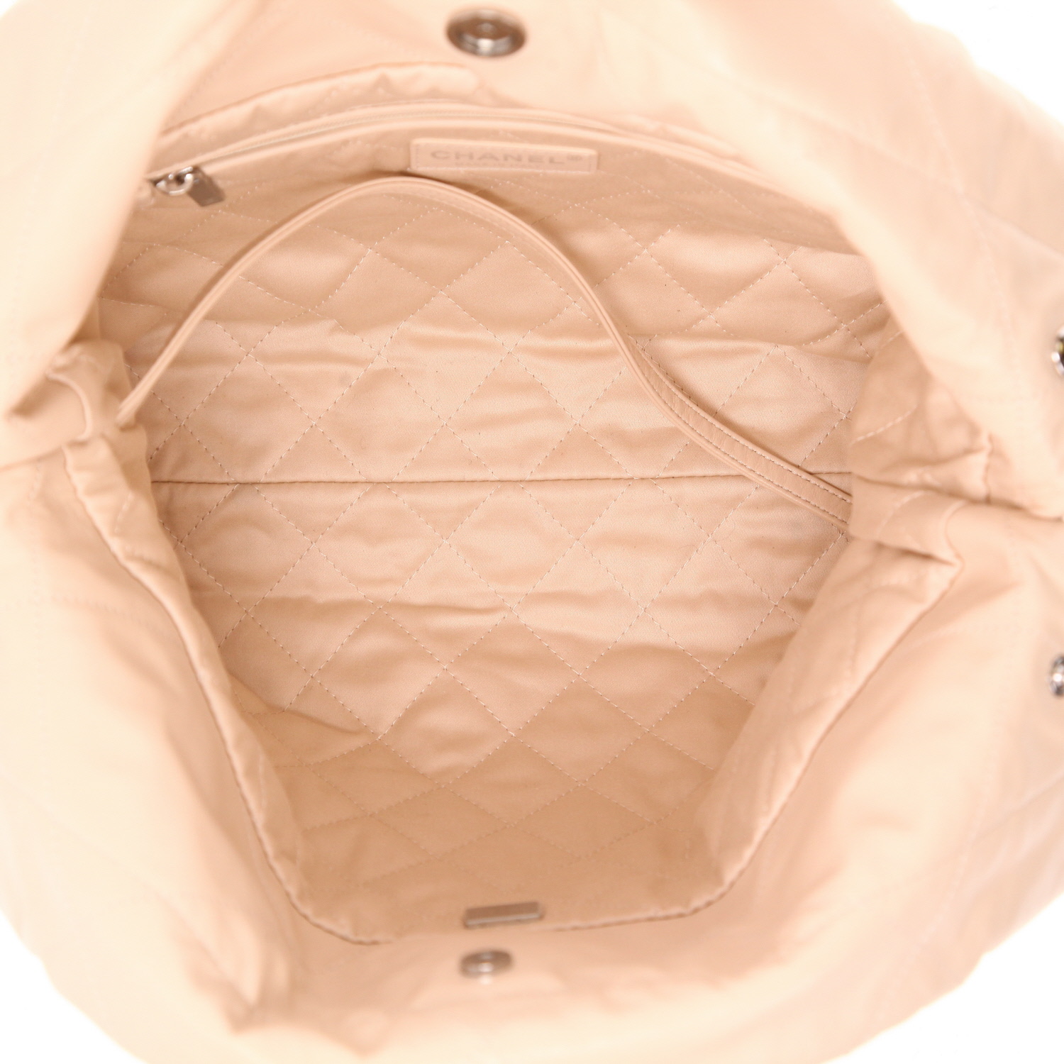 Shopping bag Chanel  22 in pelle beige - Detail D3