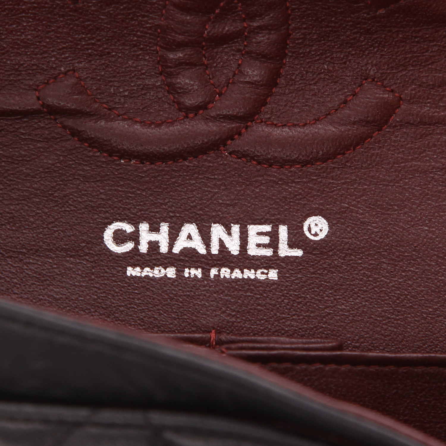 Bolso de mano Chanel  Timeless Petit en cuero acolchado negro - Detail D2