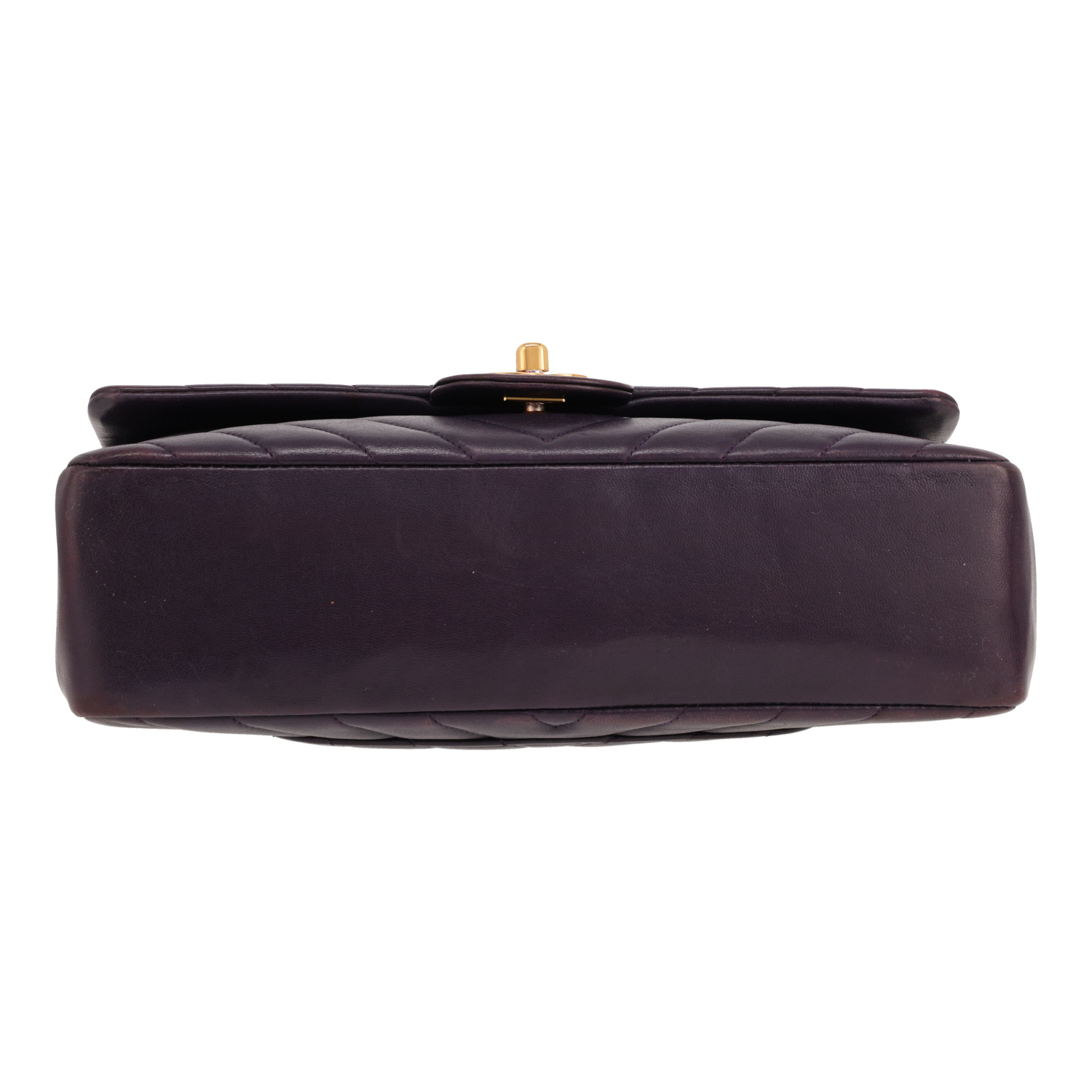 Bolso de mano Chanel  Timeless Classic en cuero acolchado con motivos de espigas violeta - Detail D1