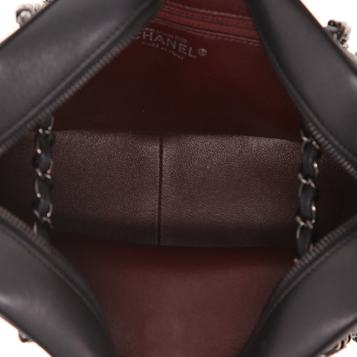 Bolso para llevar al hombro Chanel   en cuero negro - Detail D3