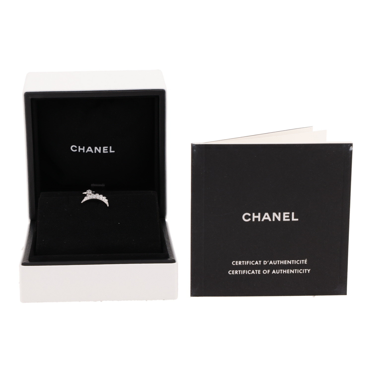 Mono clip d'oreille Chanel Lune de Chanel en or blanc et diamants - Detail D2