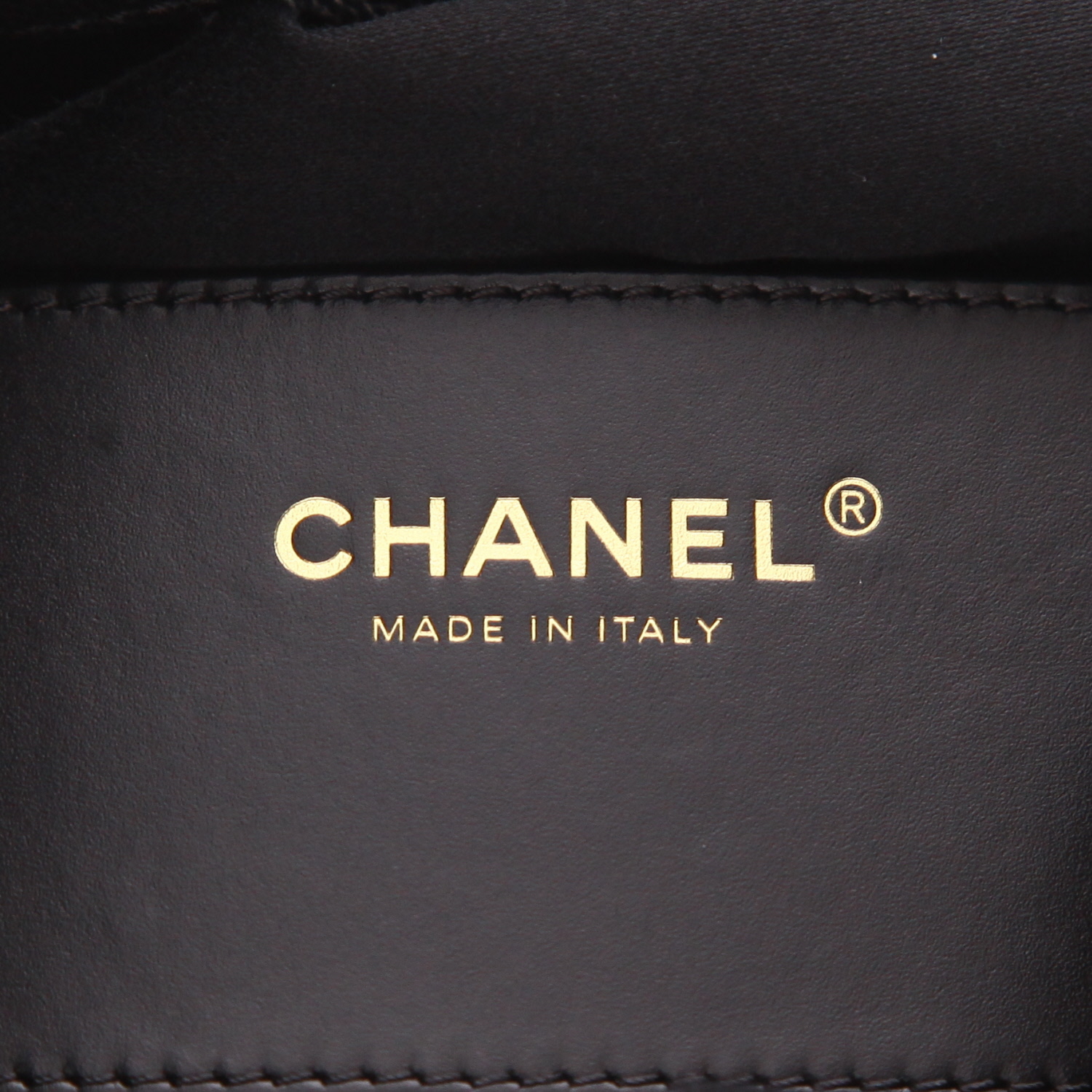 Bolso bandolera Chanel  25 modelo pequeño  en cuero granulado acolchado negro - Detail D2