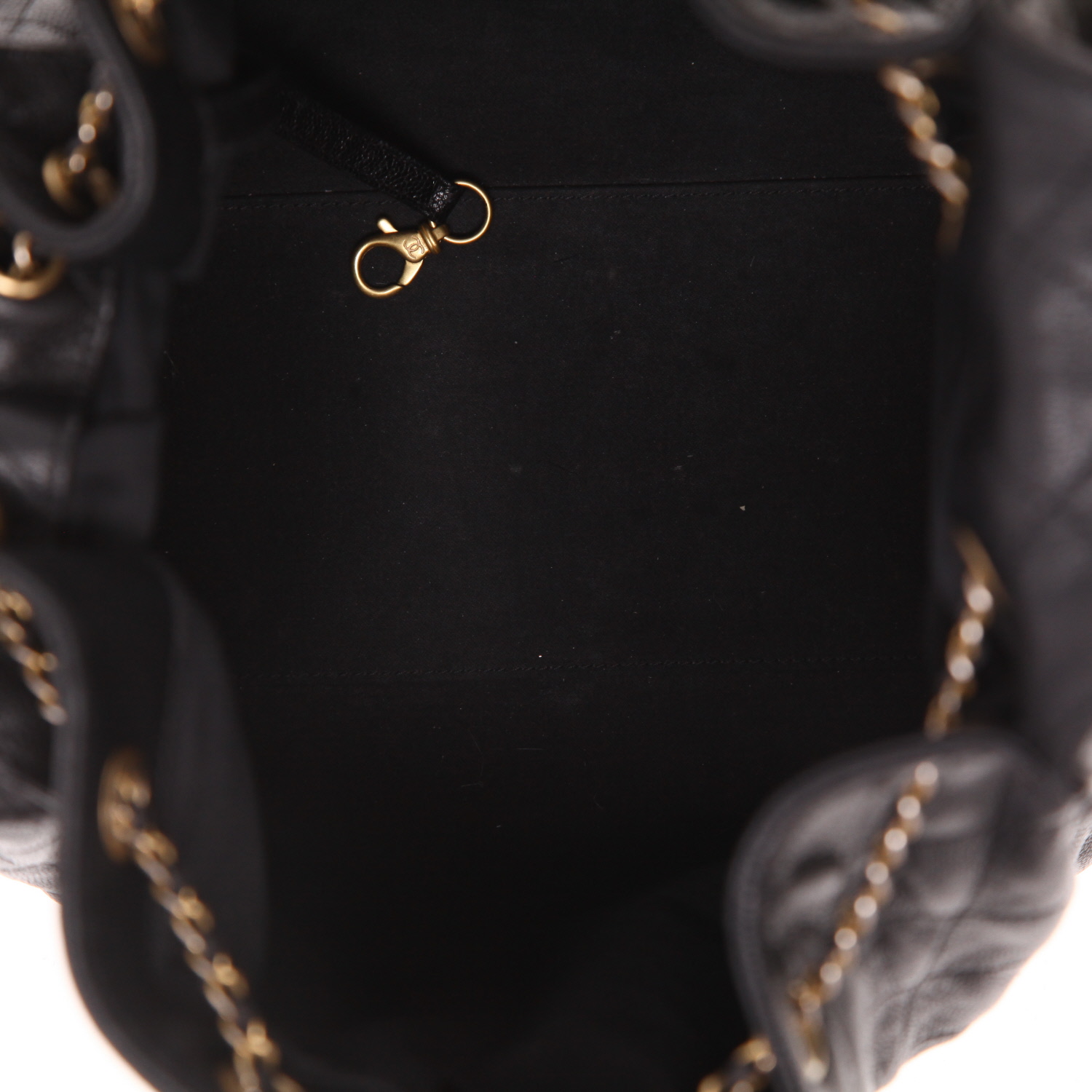 Bolso bandolera Chanel  25 modelo pequeño  en cuero granulado acolchado negro - Detail D3