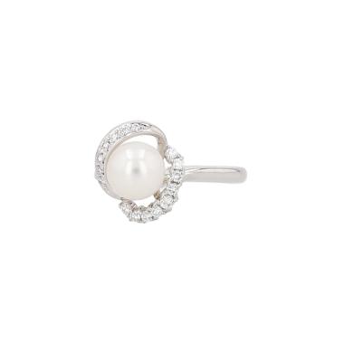Anello Tasaki  in platino, perla coltivata e diamanti