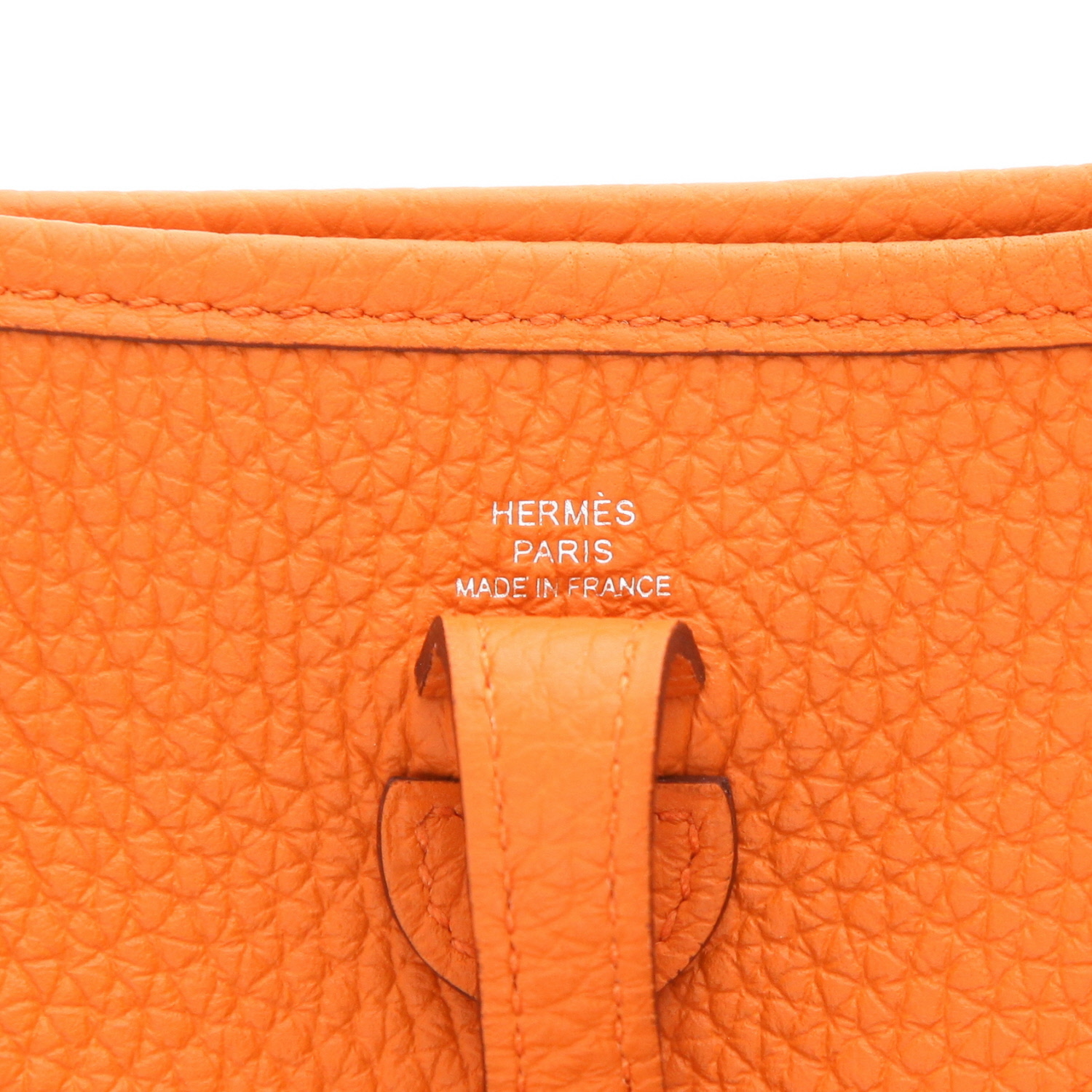 Bolso bandolera Hermès  Mini Evelyne en cuero taurillon clémence naranja - Detail D2