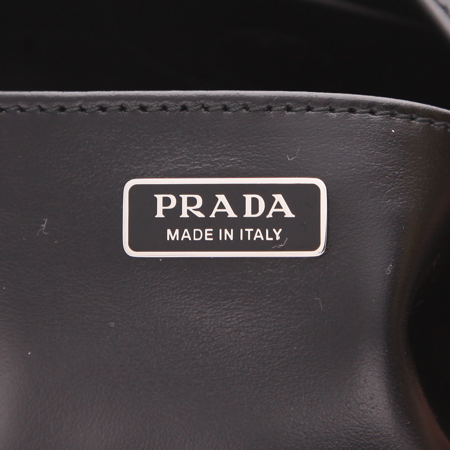 Sac à main Prada  Cleo en cuir glacé noir - Detail D2