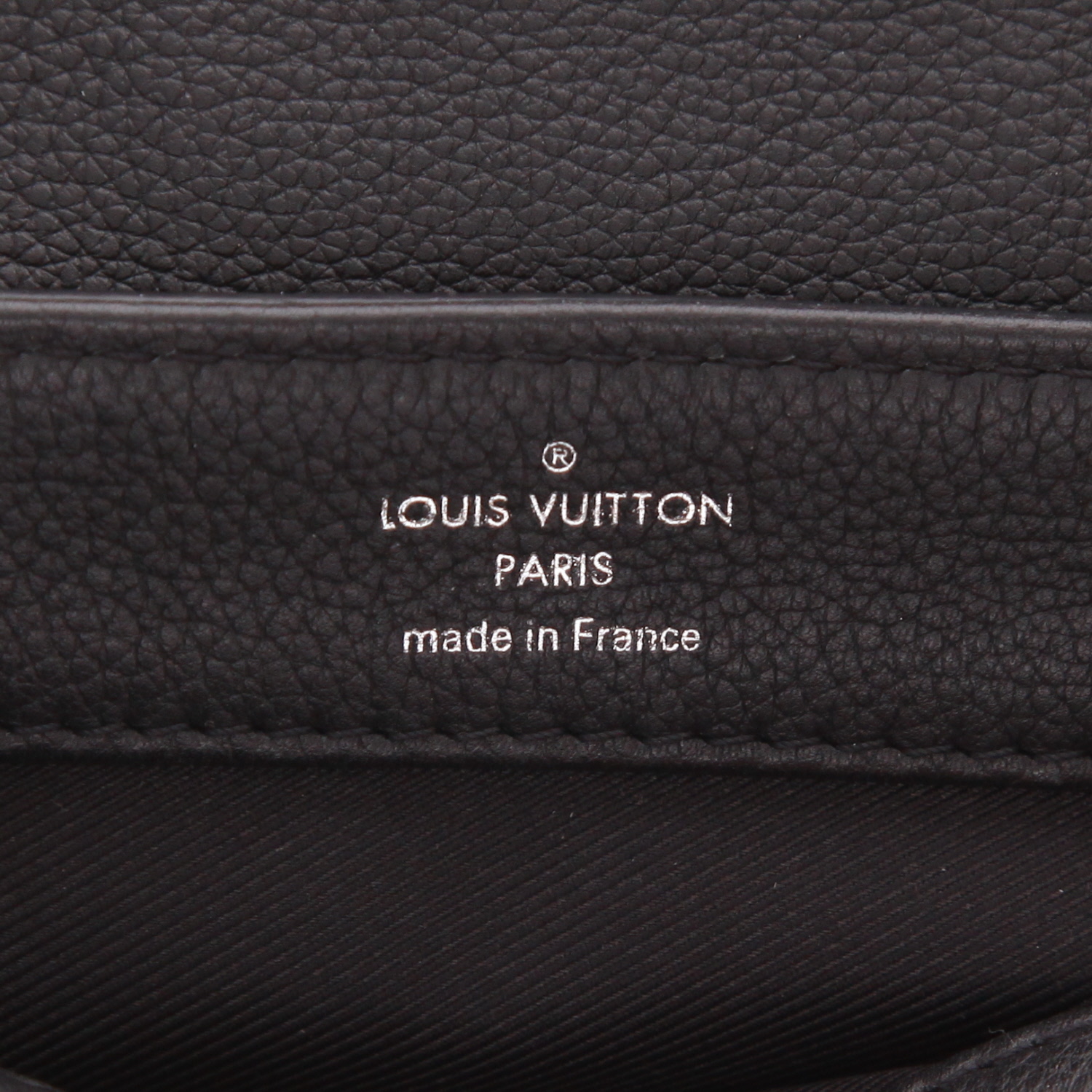 Borsa a tracolla Louis Vuitton  Lockme in pelle martellata nera - Detail D2