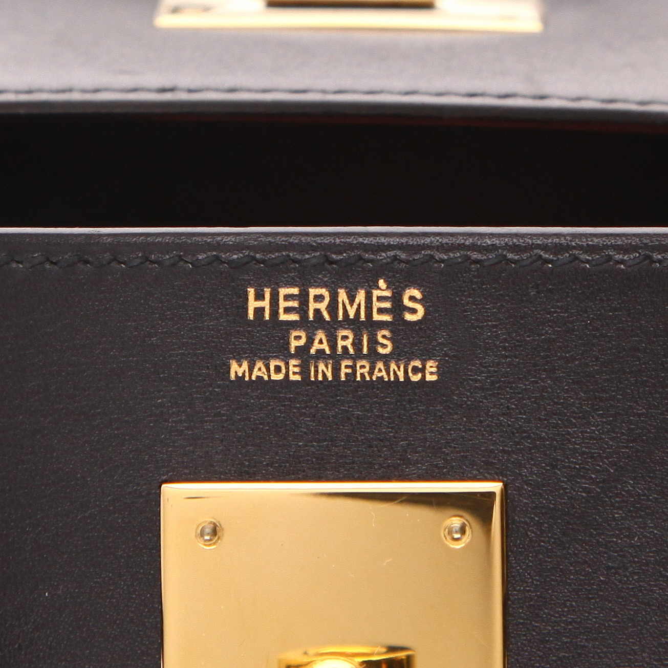 Hermès Kelly 32 cm handbag in Noir box leather - Detail D2