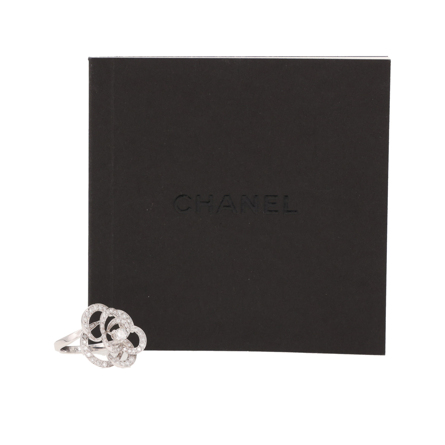 Bague Chanel Camélia Fil moyen modèle en or blanc et diamants - Detail D2