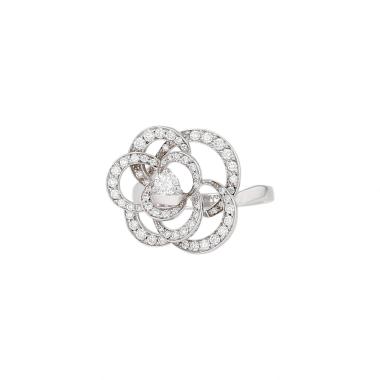 Bague Chanel Camélia Fil moyen modèle en or blanc et diamants
