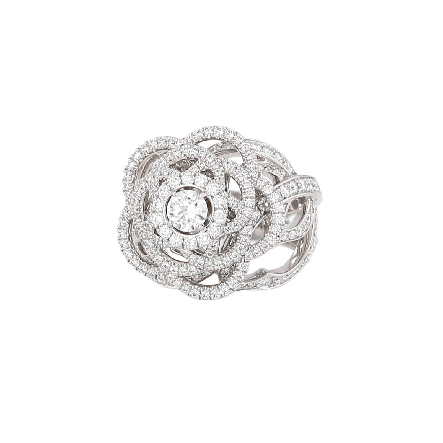 Bague Chanel Camélia Brodé Or Blanc Diamants Occasion Bague Chanel Camélia Brodé Or Blanc Diamants Occasion