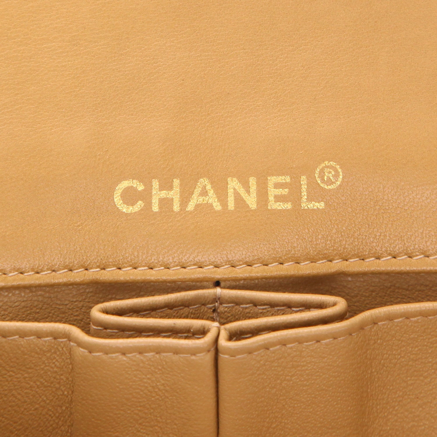 Chanel  Choco bar handbag  in beige quilted leather - Detail D2