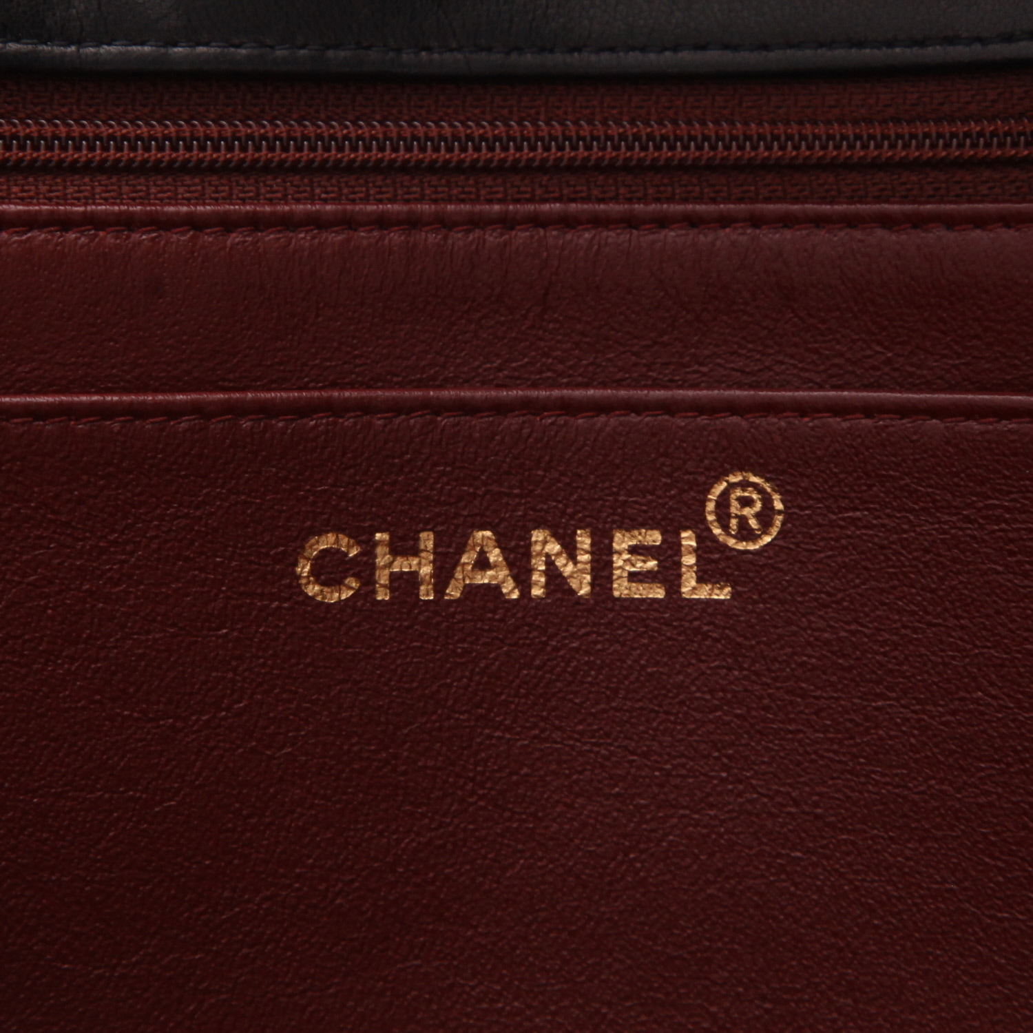 Chanel  Timeless Jumbo shoulder bag  in black quilted leather - Detail D2