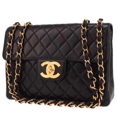 Chanel  Timeless Jumbo shoulder bag  in black quilted leather