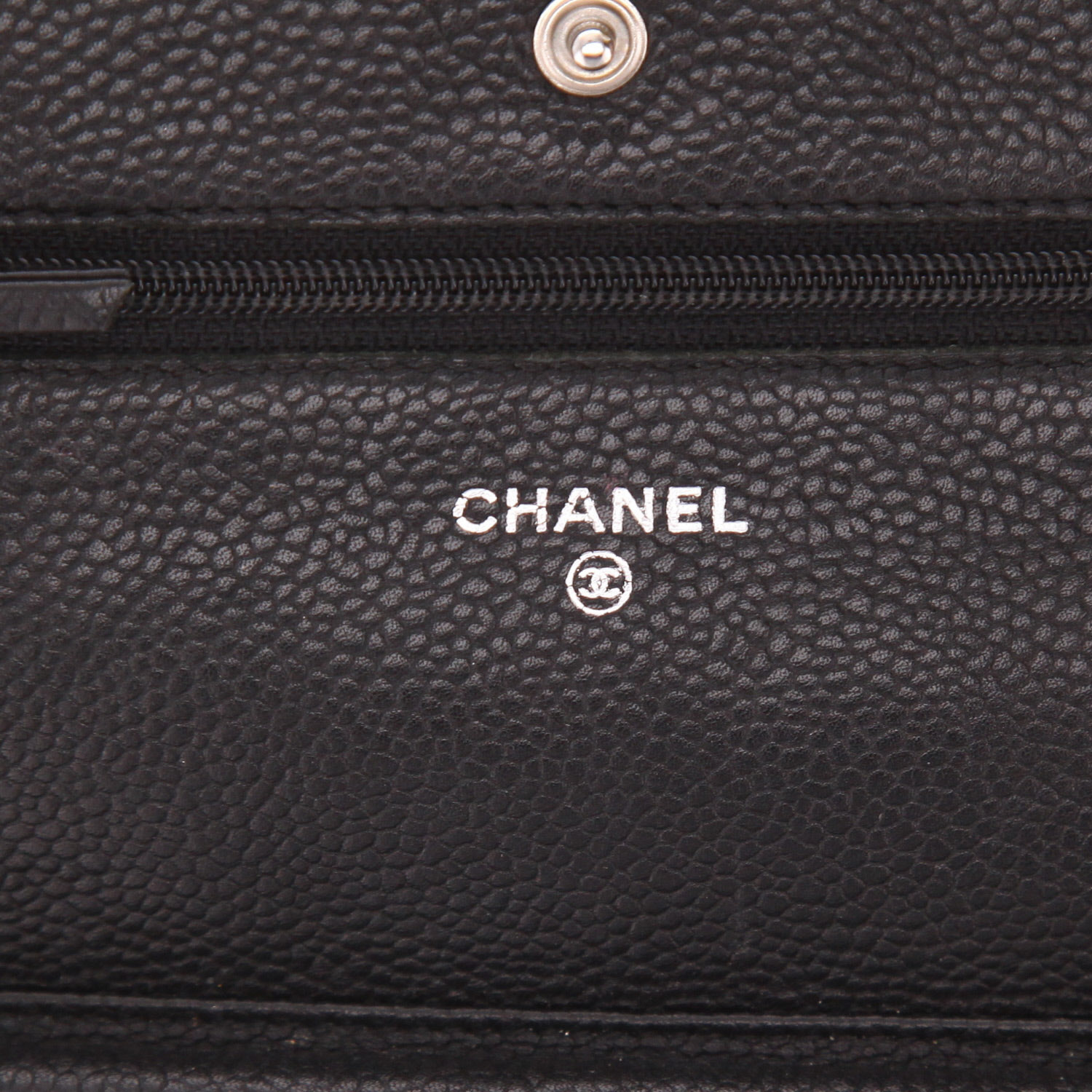 Chanel  Wallet on Chain shoulder bag  in black quilted grained leather - Detail D2