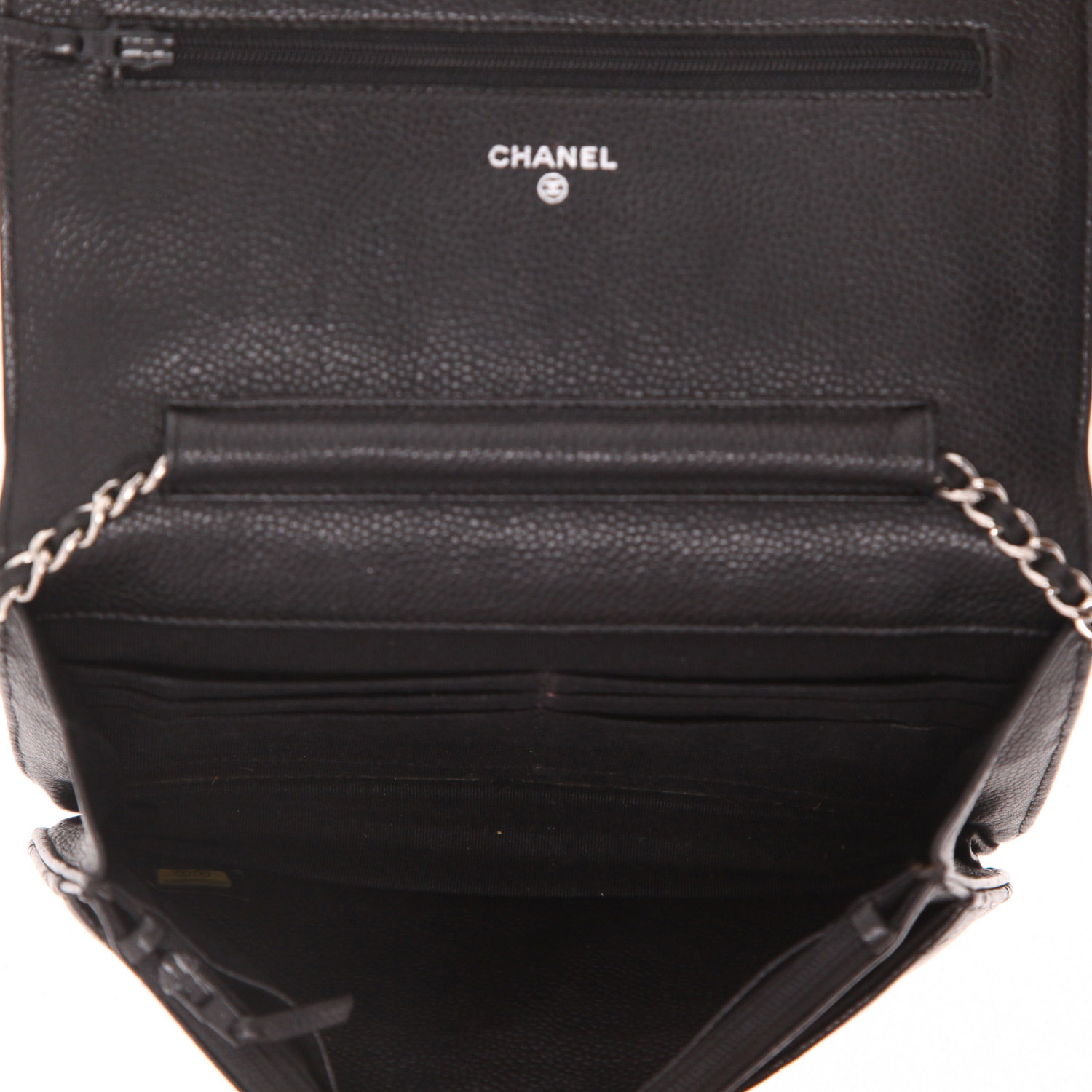 Sac bandoulière Chanel  Wallet on Chain en cuir grainé matelassé noir - Detail D3