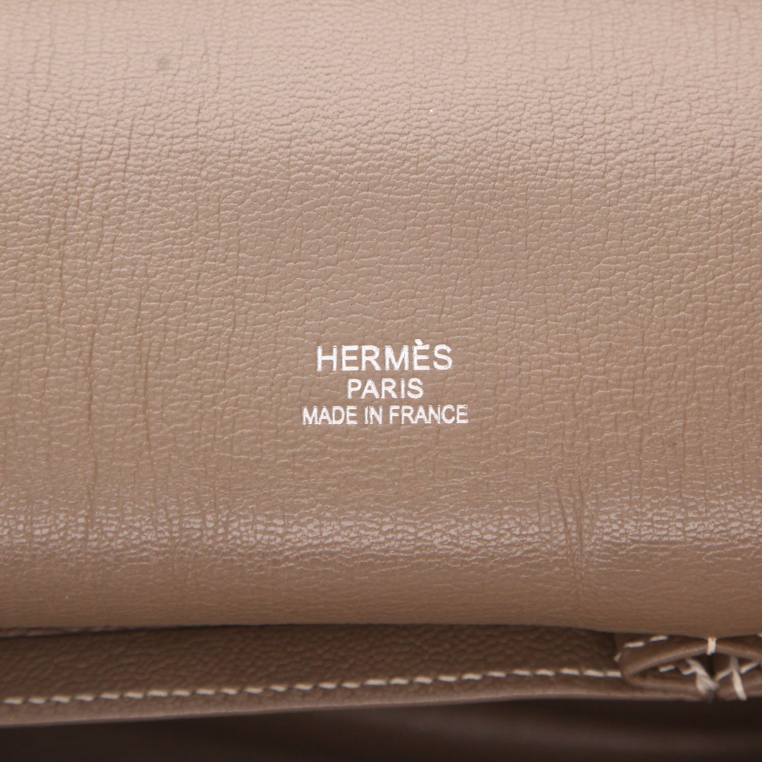 Bolso bandolera Hermès  Jypsiere 31 cm en cuero togo marrón etoupe - Detail D2