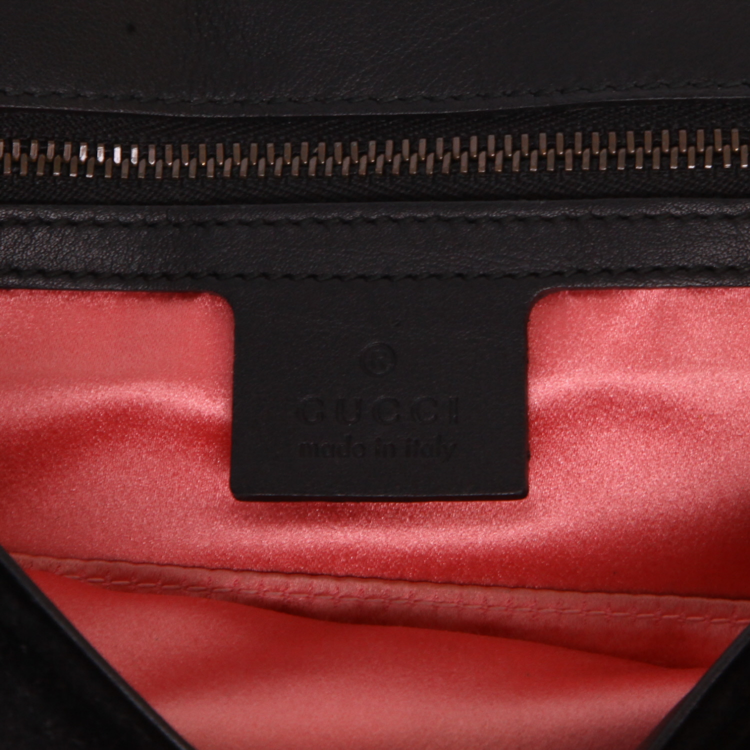 Sac bandoulière Gucci  GG Marmont en velours noir - Detail D2