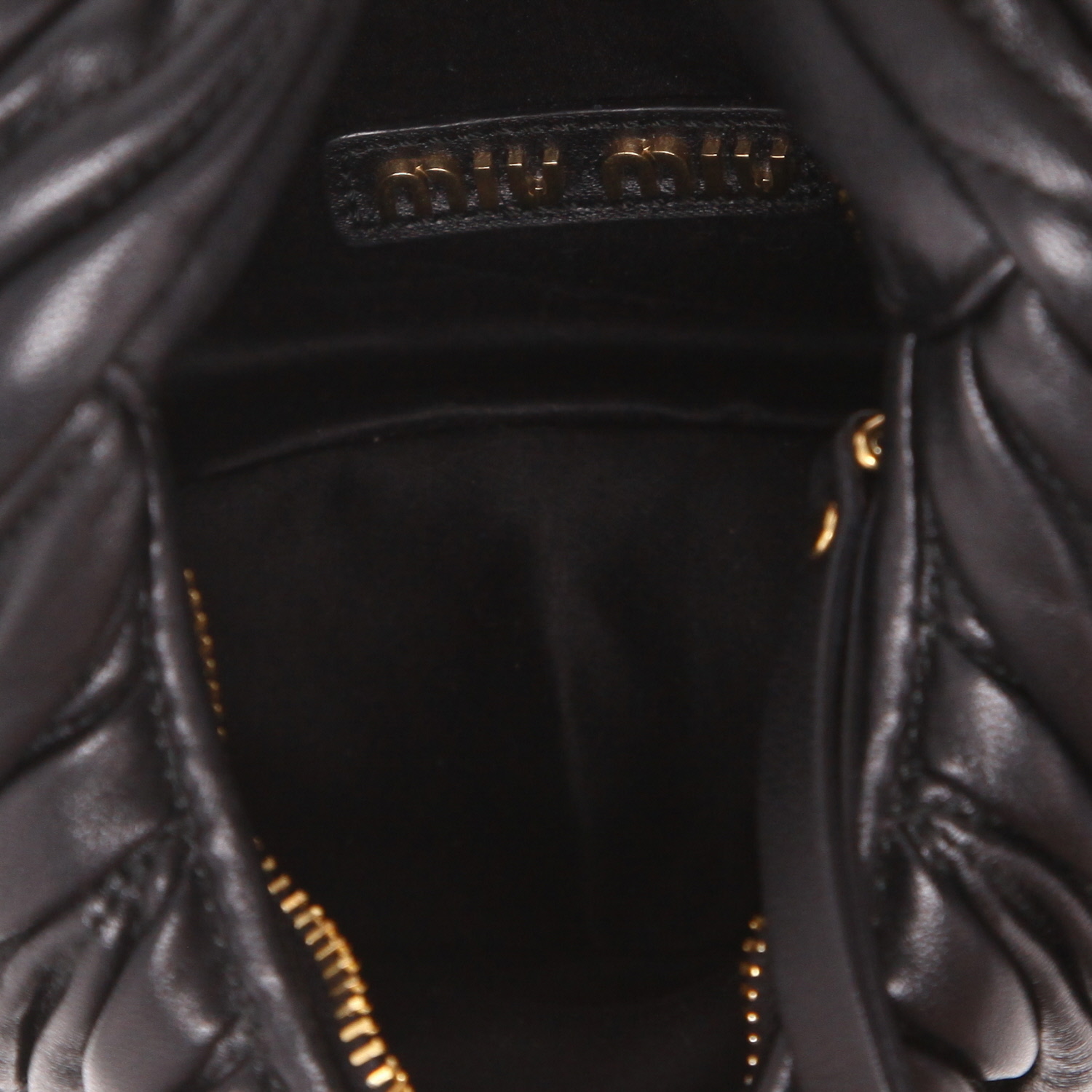 Sac bandoulière Miu Miu  Miu Wander mini  en cuir matelassé noir - Detail D3