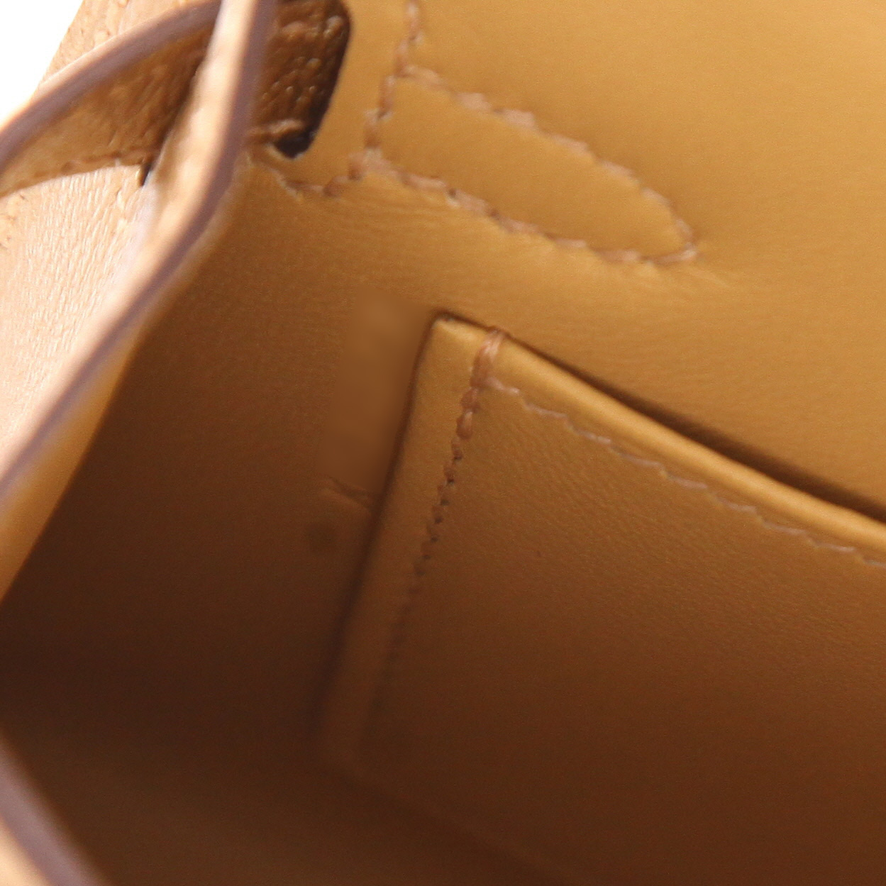 Borsa a tracolla Hermès  Kelly 20 cm in capra dorata - Detail D4