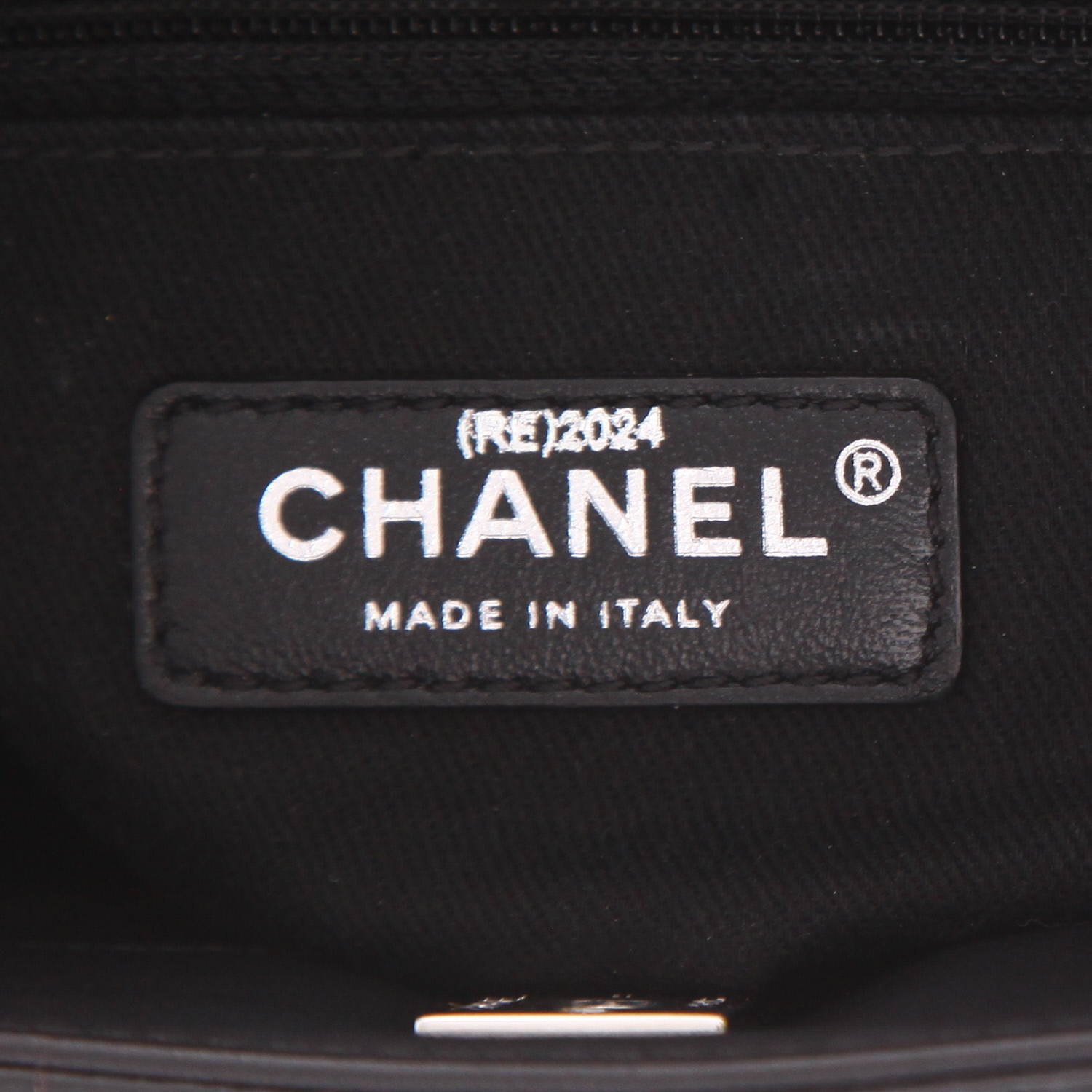 Chanel   handbag  in black quilted leather - Detail D2