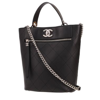 Chanel   handbag  in black quilted leather