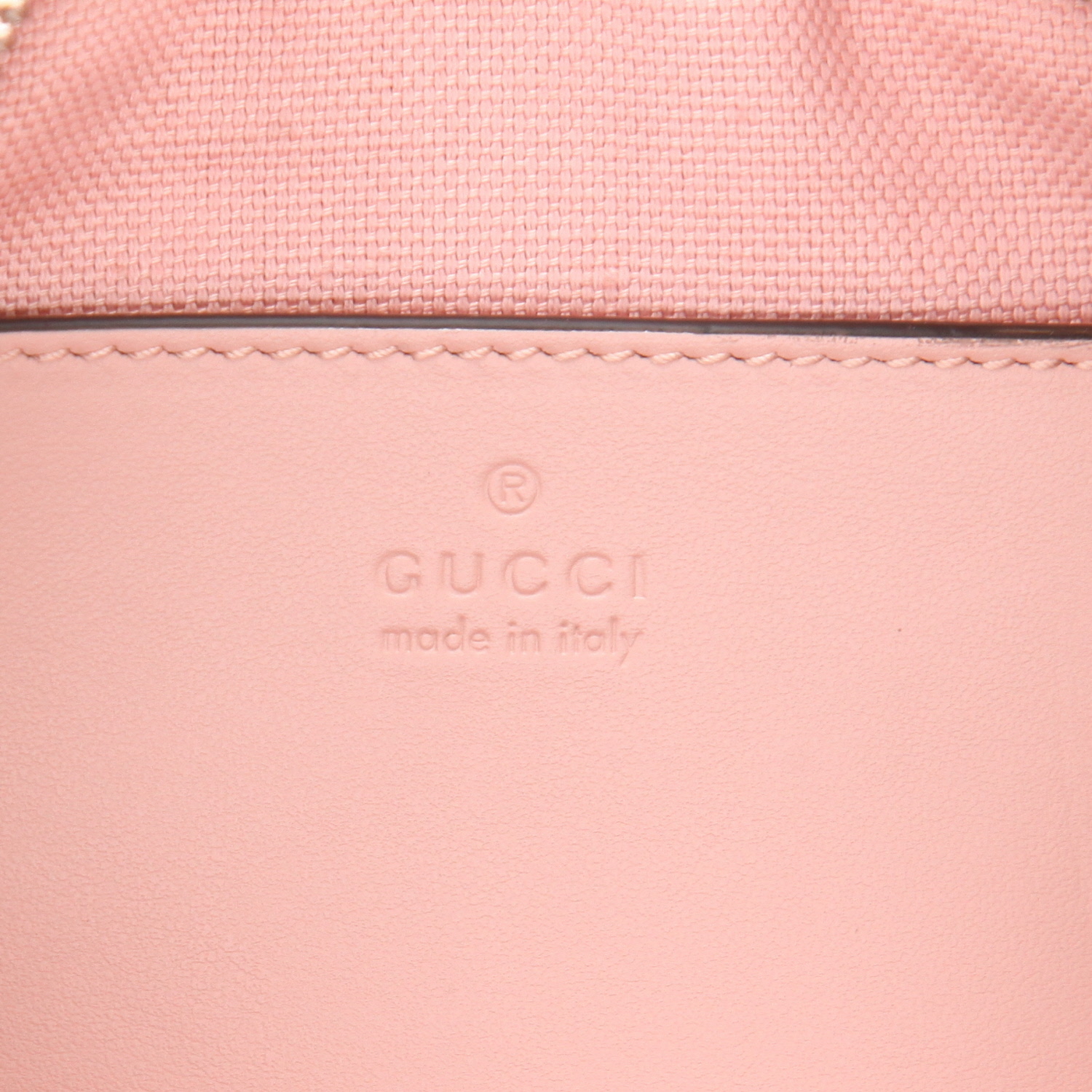 Sac bandoulière Gucci  GG Marmont Camera en cuir matelassé rose - Detail D2