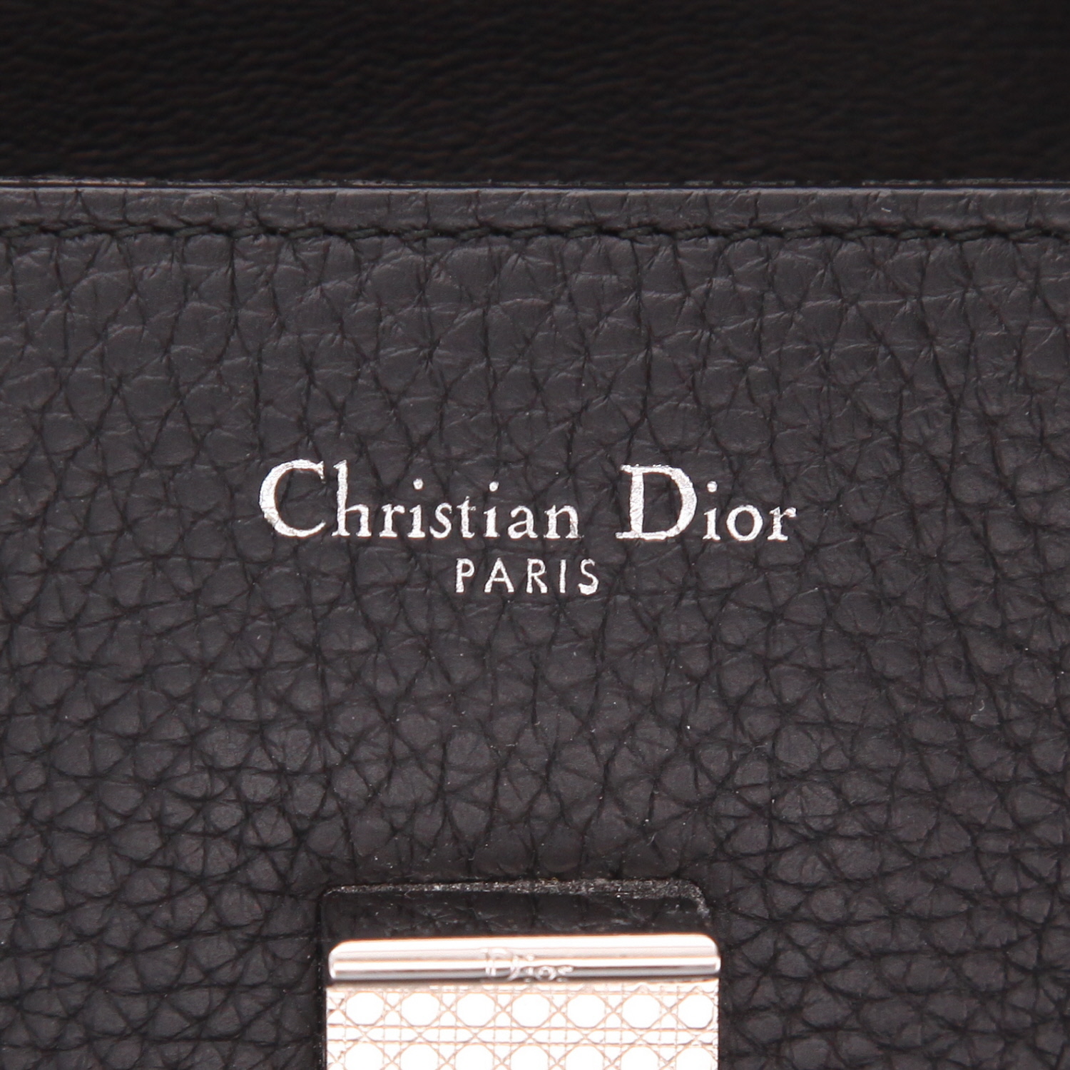 Borsa a tracolla Dior  Diorever in pelle martellata nera - Detail D2