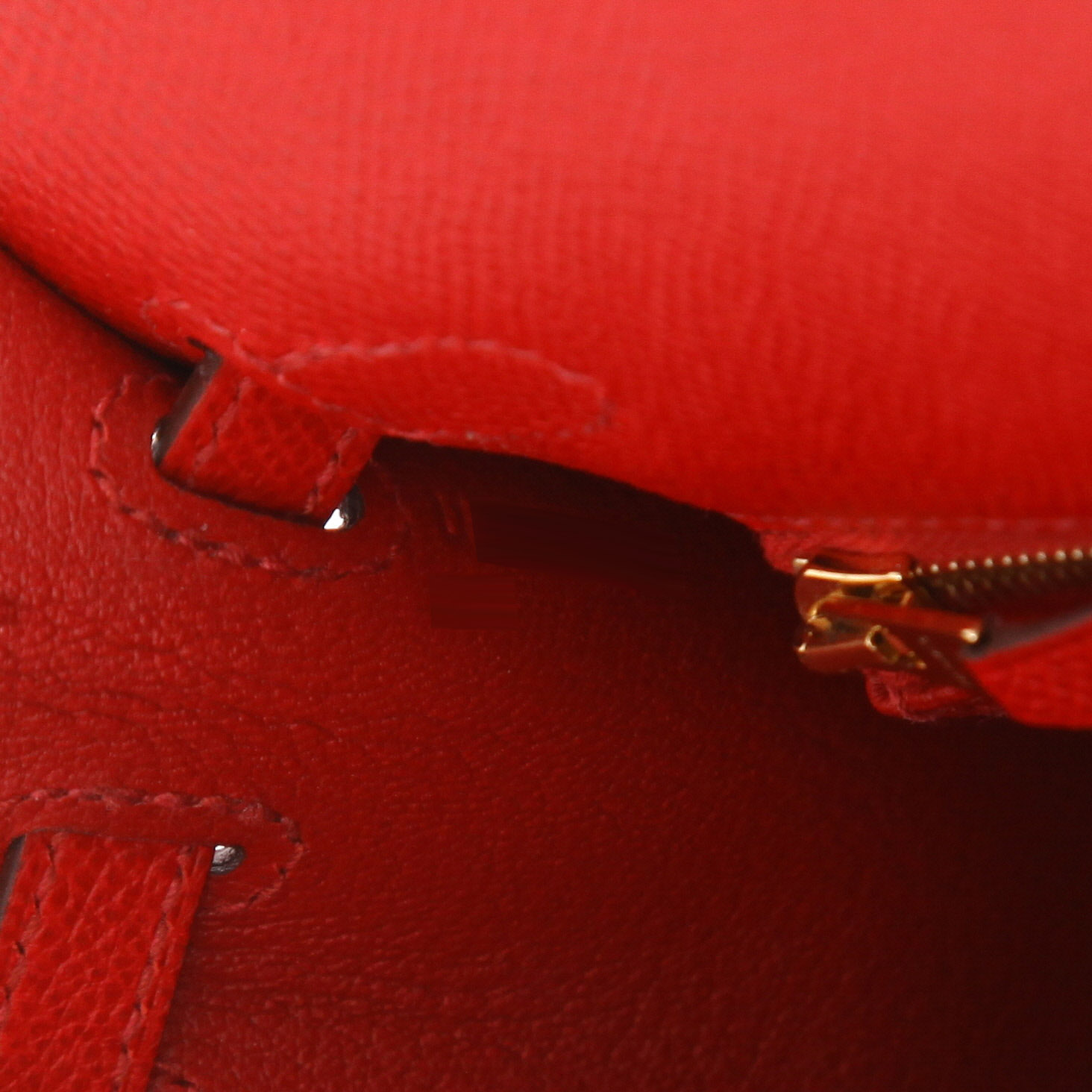Bolso de mano Hermès  Kelly 25 cm en cuero epsom rojo Piment - Detail D4