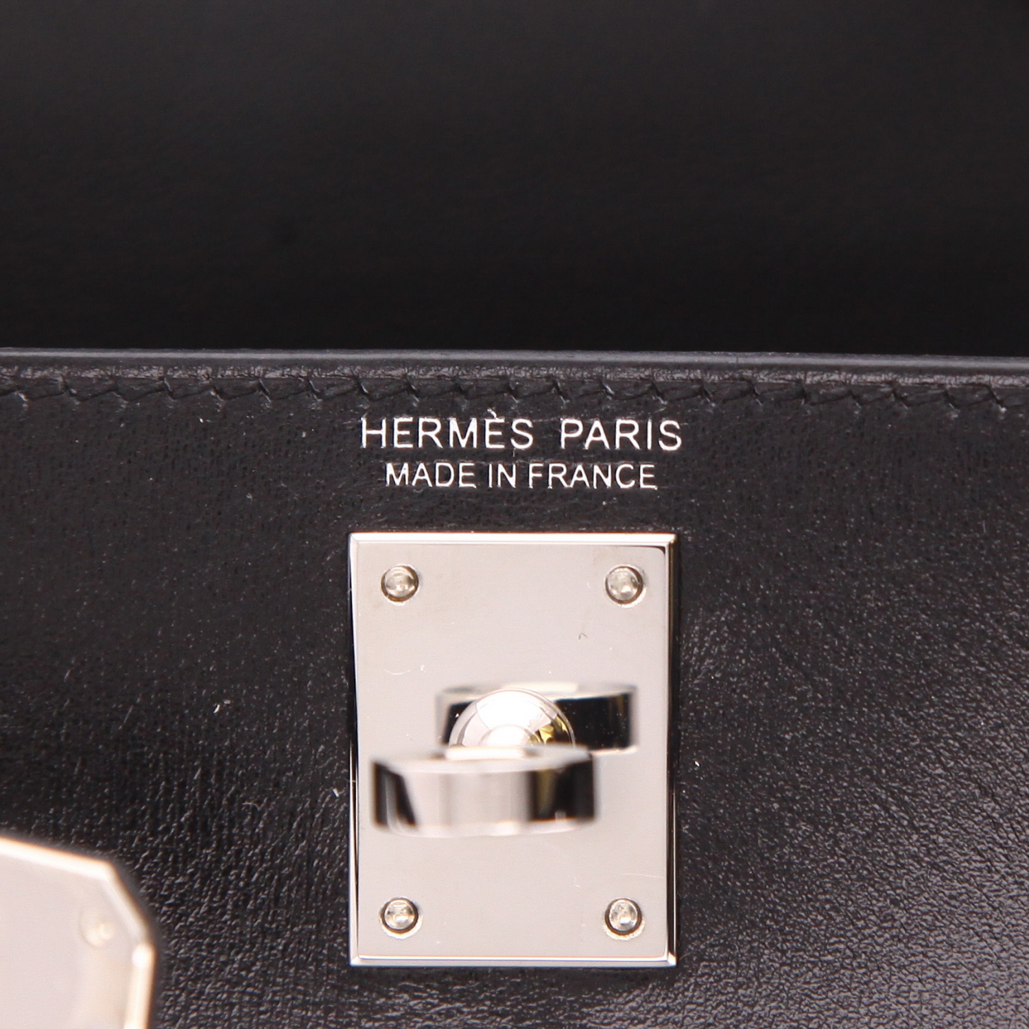 Bolso de mano Hermès  Kelly 20 cm en cuero box negro - Detail D2