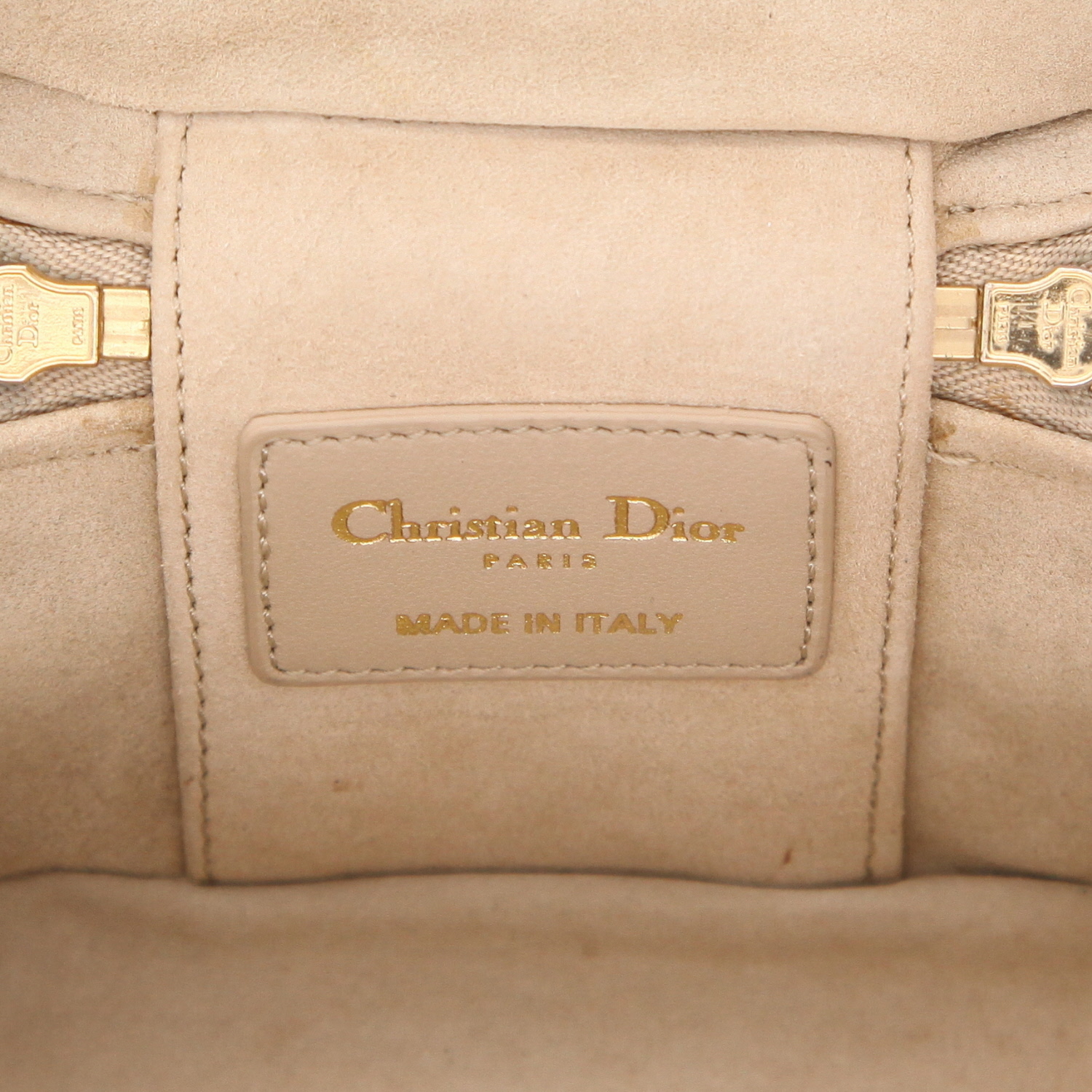 Sac bandoulière Dior  Travel Vanity mini  en cuir cannage beige - Detail D2