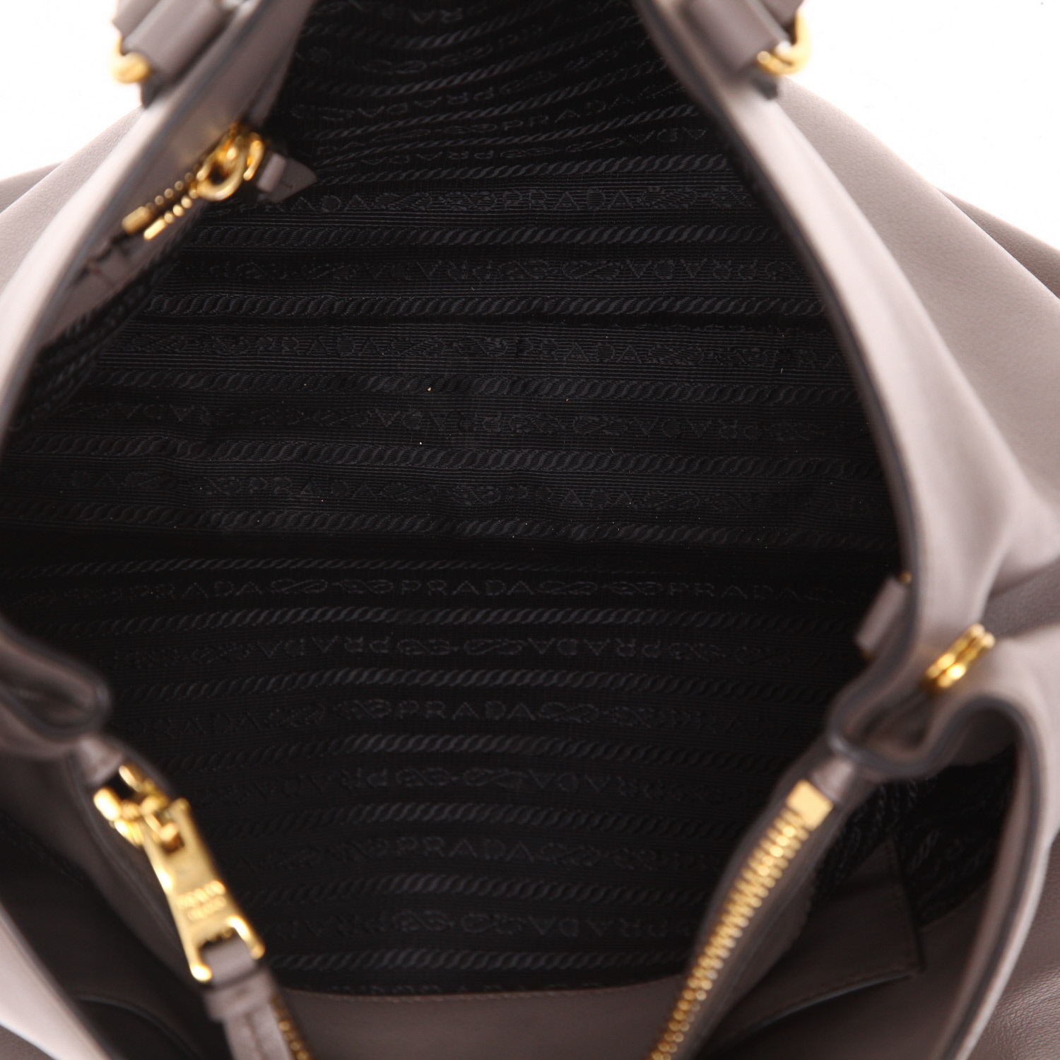 Prada   handbag  in Argile leather - Detail D4