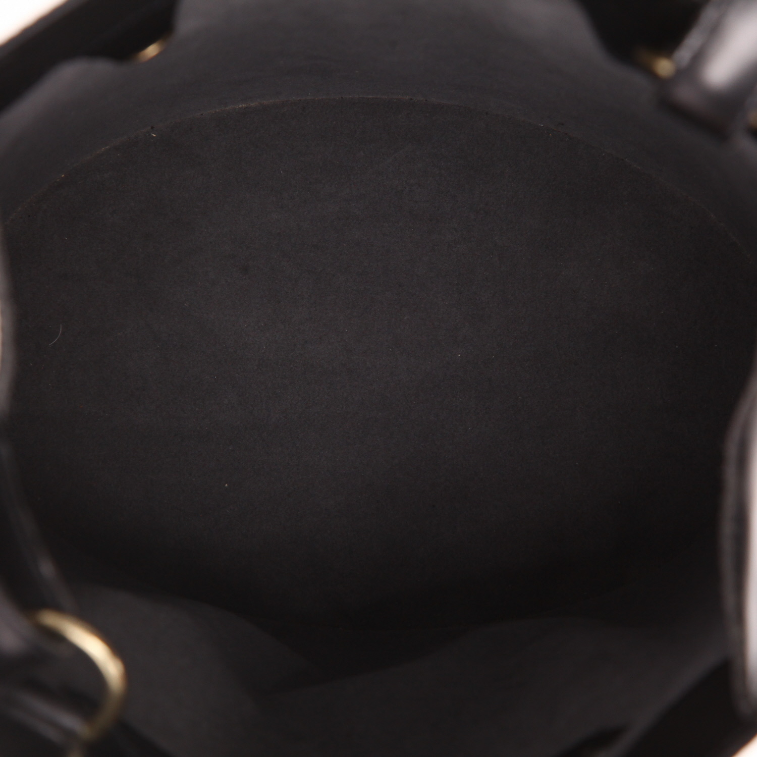 Sac à main Louis Vuitton  Cluny en cuir épi noir - Detail D3